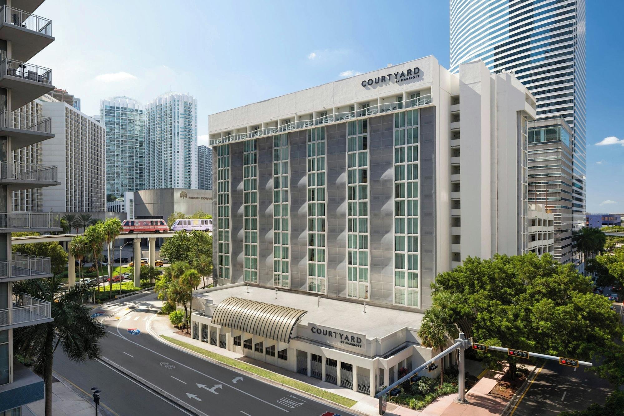 Vista Exterior Courtyard by Marriott Miami Downtown