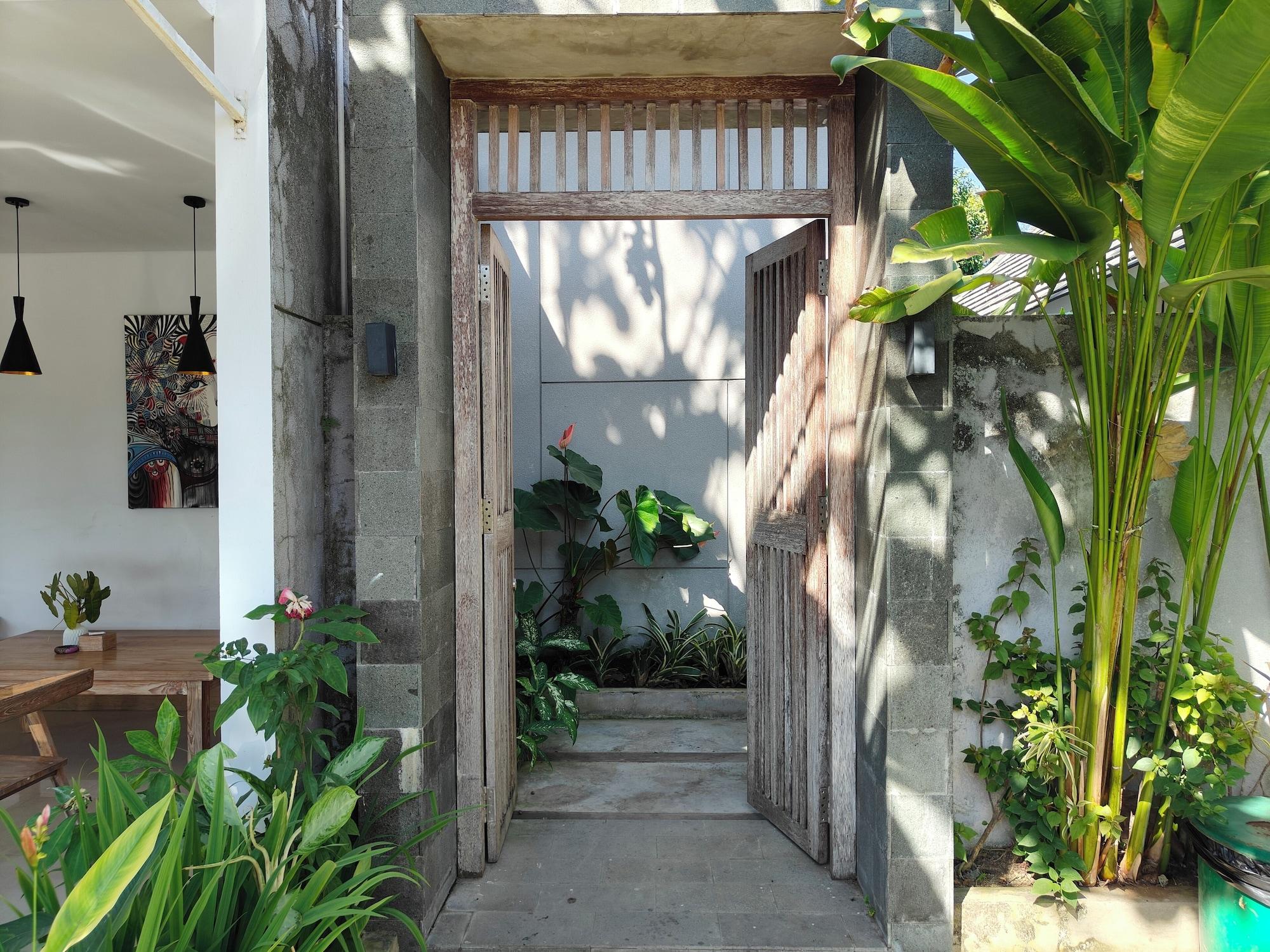 Vista Lobby Manuver Surf and Stay Uluwatu Bali