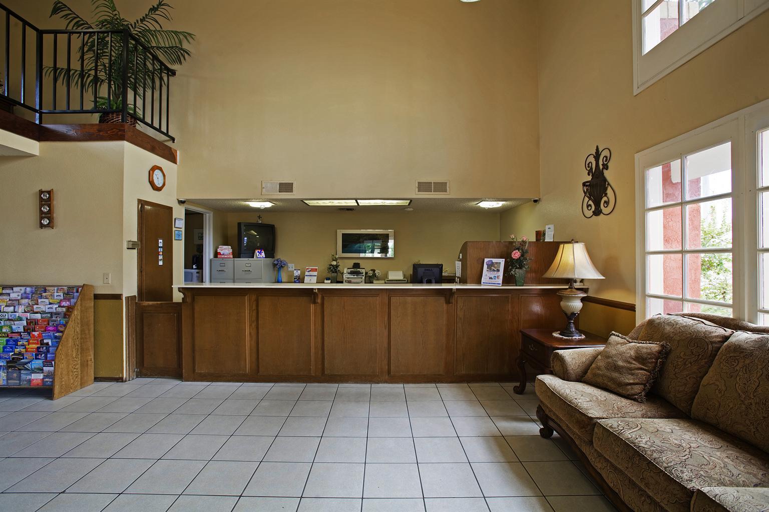 Vista Lobby Americas Best Value Inn and Suites, Hemet