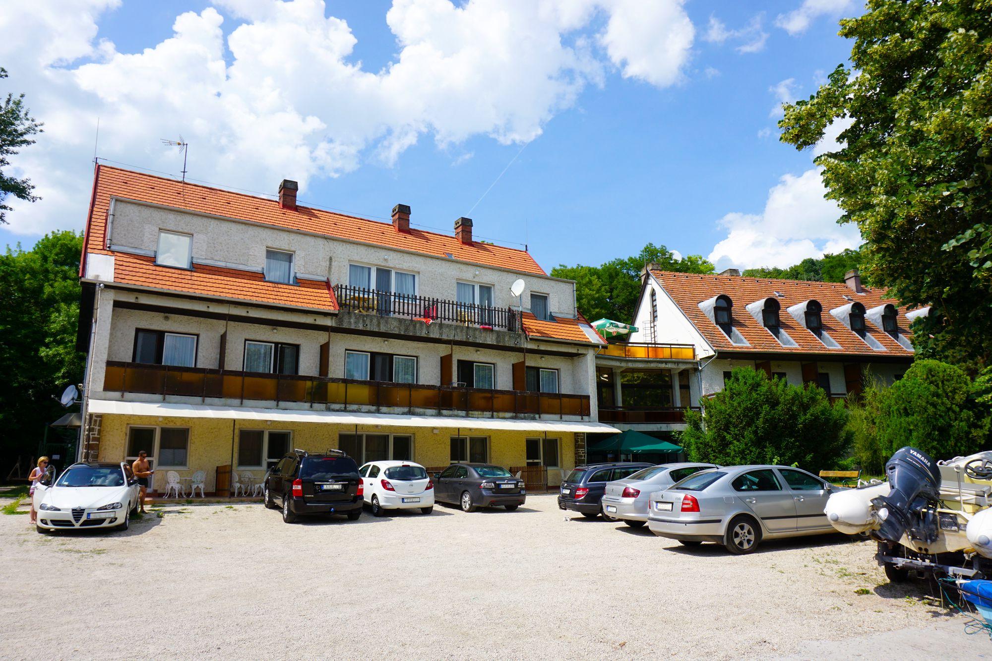 Vista Exterior Tihany Yacht Club