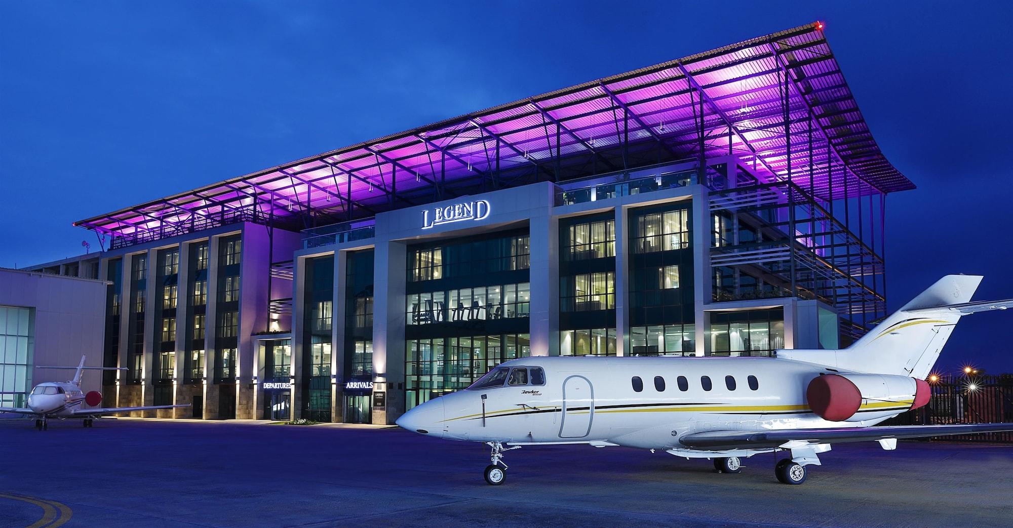 Vista Exterior Legend Hotel Lagos Airport, Curio Collection by Hilton