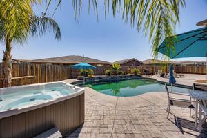 Alquiler Vacacional - 1 Mi to Golf! Spacious & Modern Home in Dinuba