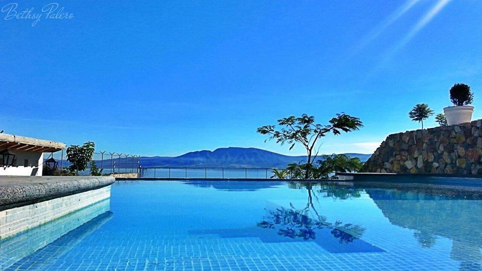 Vista Piscina La Ribereña