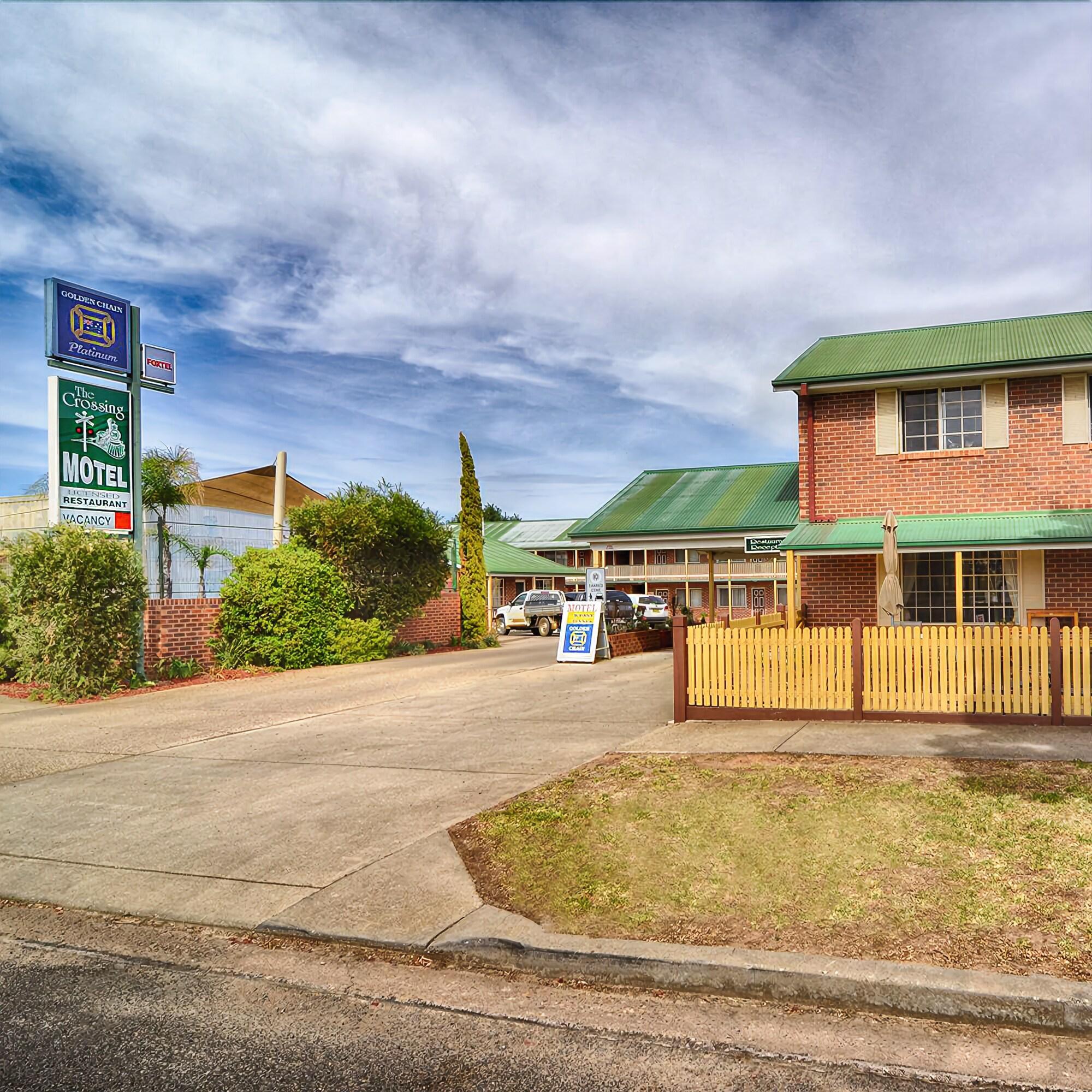 Vista Exterior The Crossing Motel