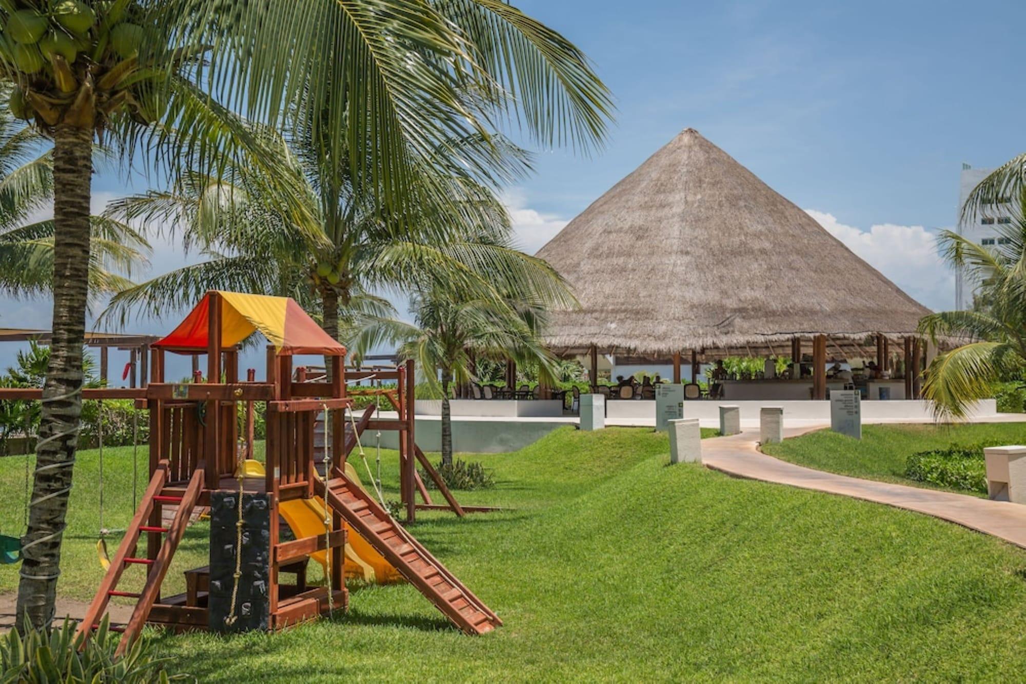 Recreational facility TROPICAL Beachfront 1 BDR
