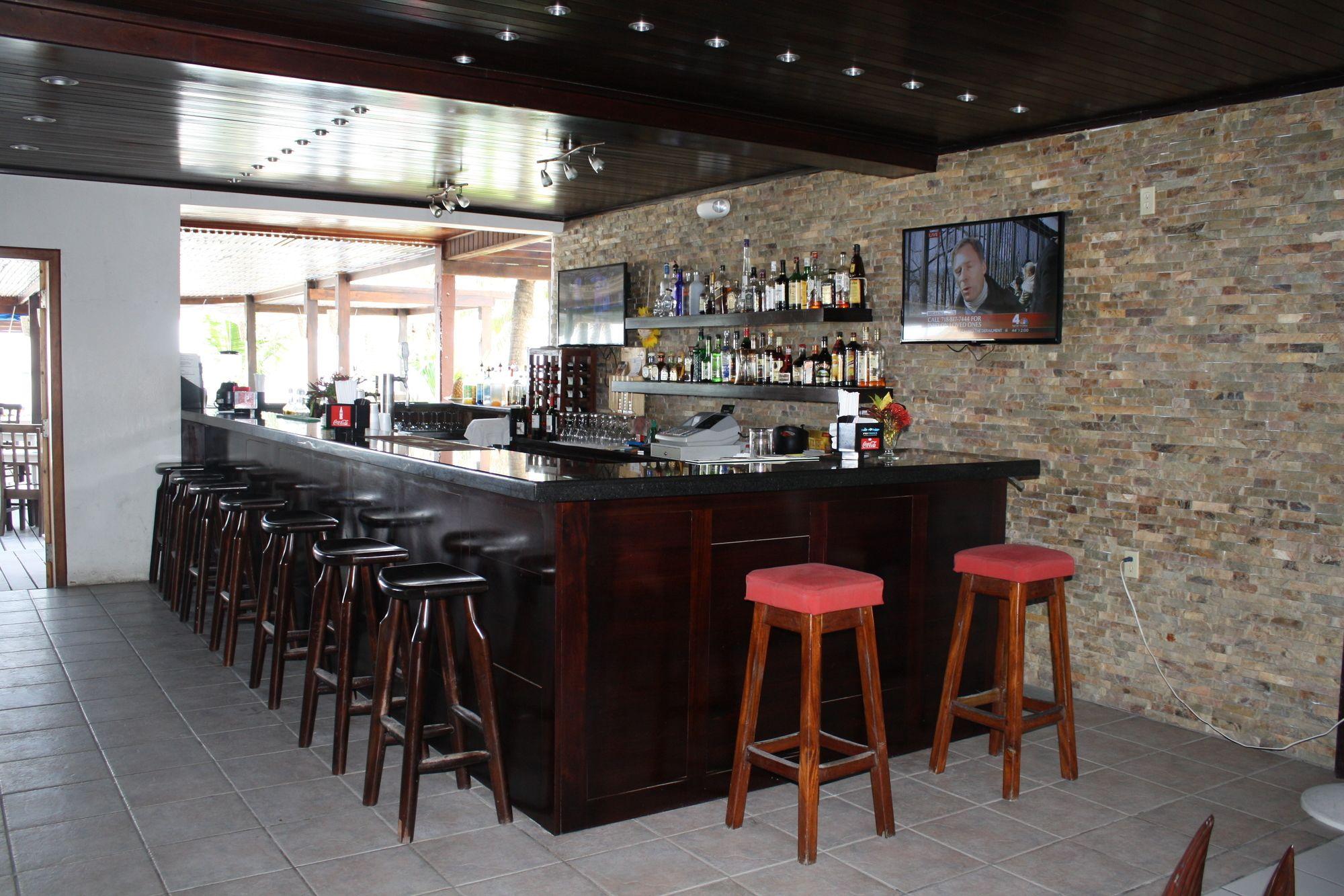 Bar/Salón San Pedro Holiday Hotel