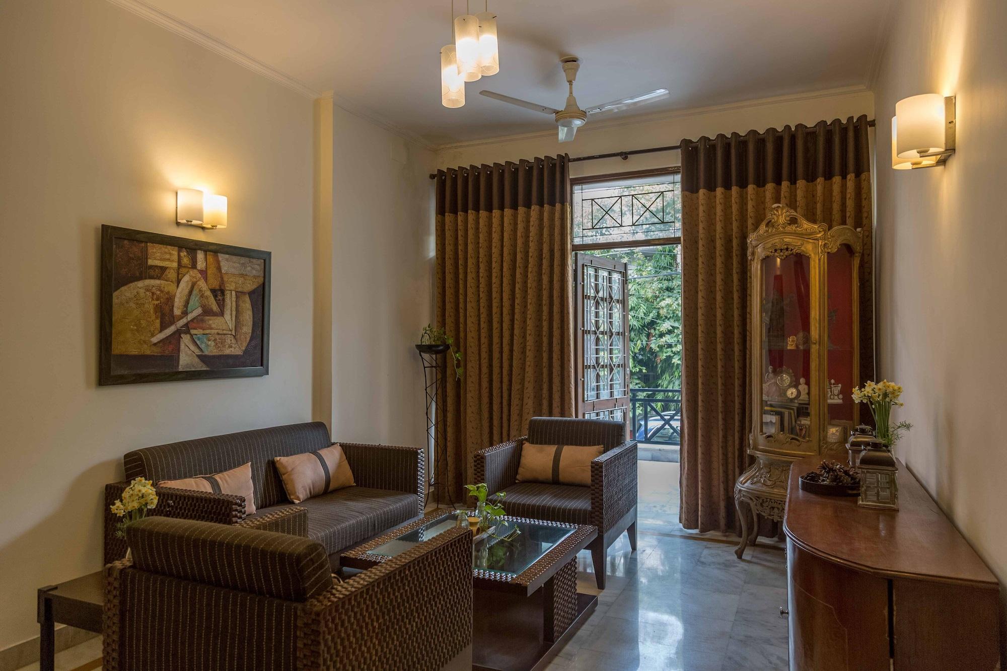 Vista Lobby Woodpecker BNB Hauz Khas