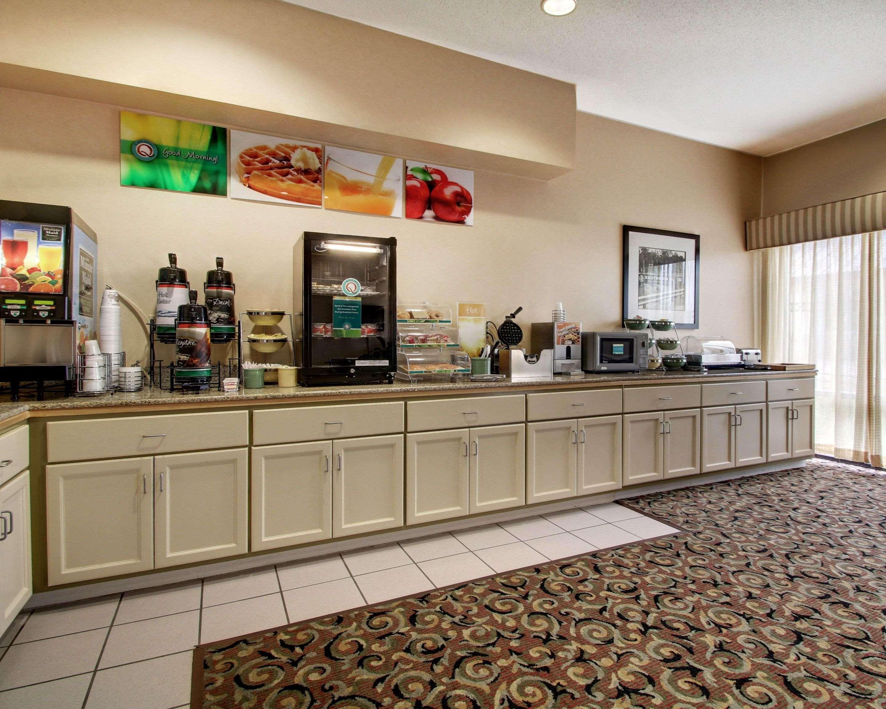 Restaurant Quality Inn & Suites University Area
