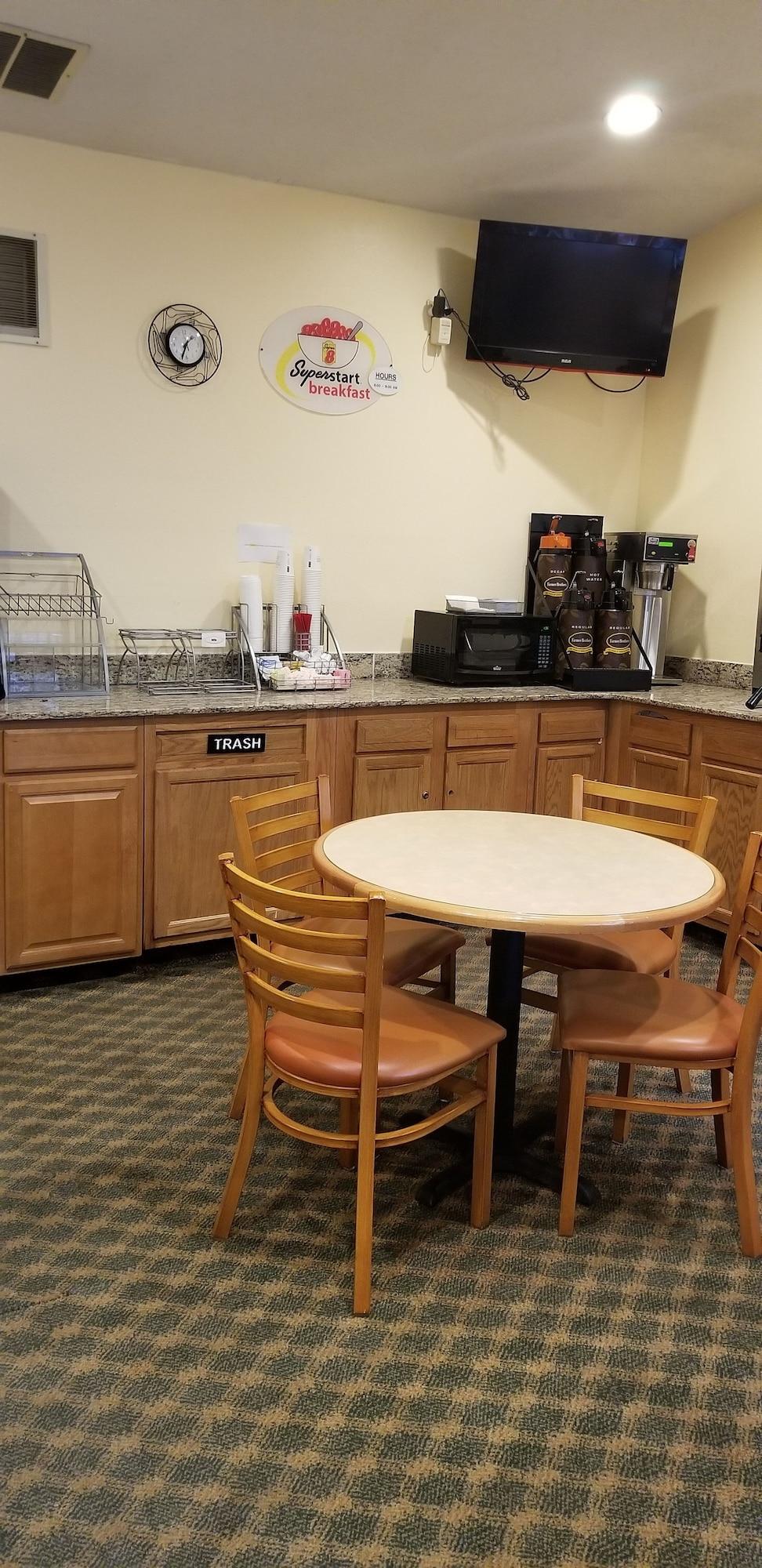 Restaurant Super 8 by Wyndham East Stroudsburg/Poconos