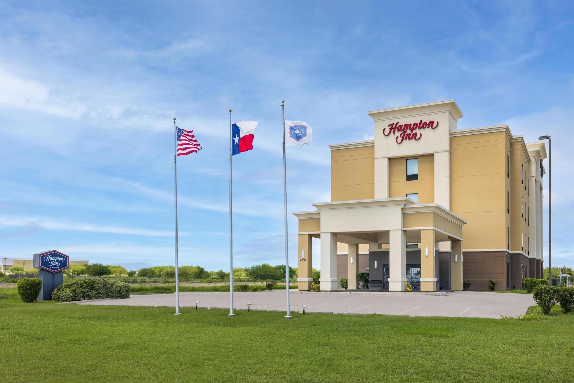 Vista Exterior Hampton Inn Kenedy