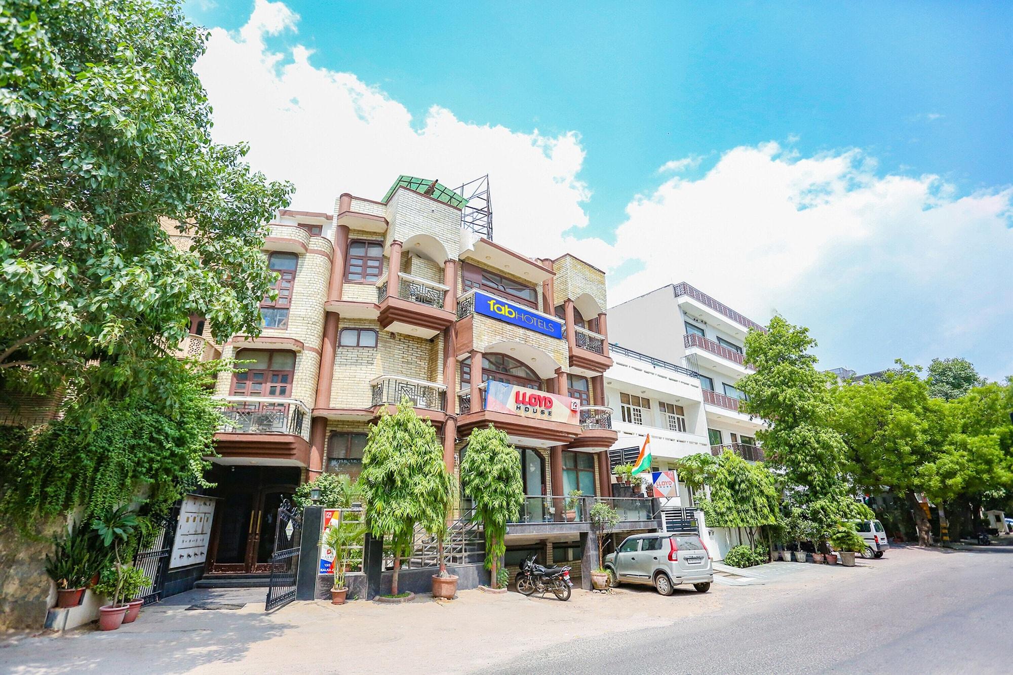 Varios FabExpress Lloyd House