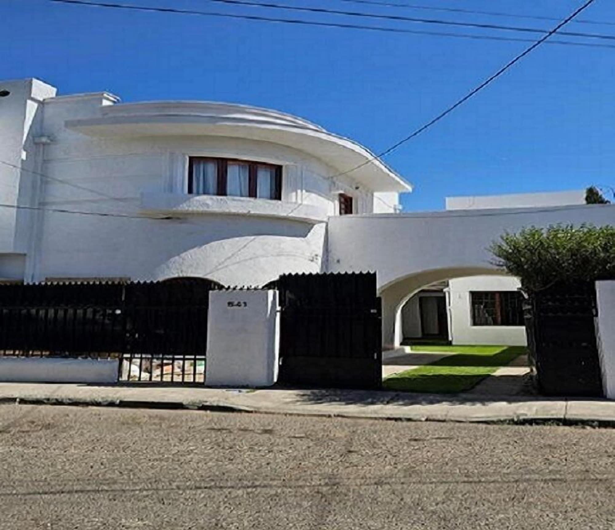 Varios Wanderlust Hostel B&B