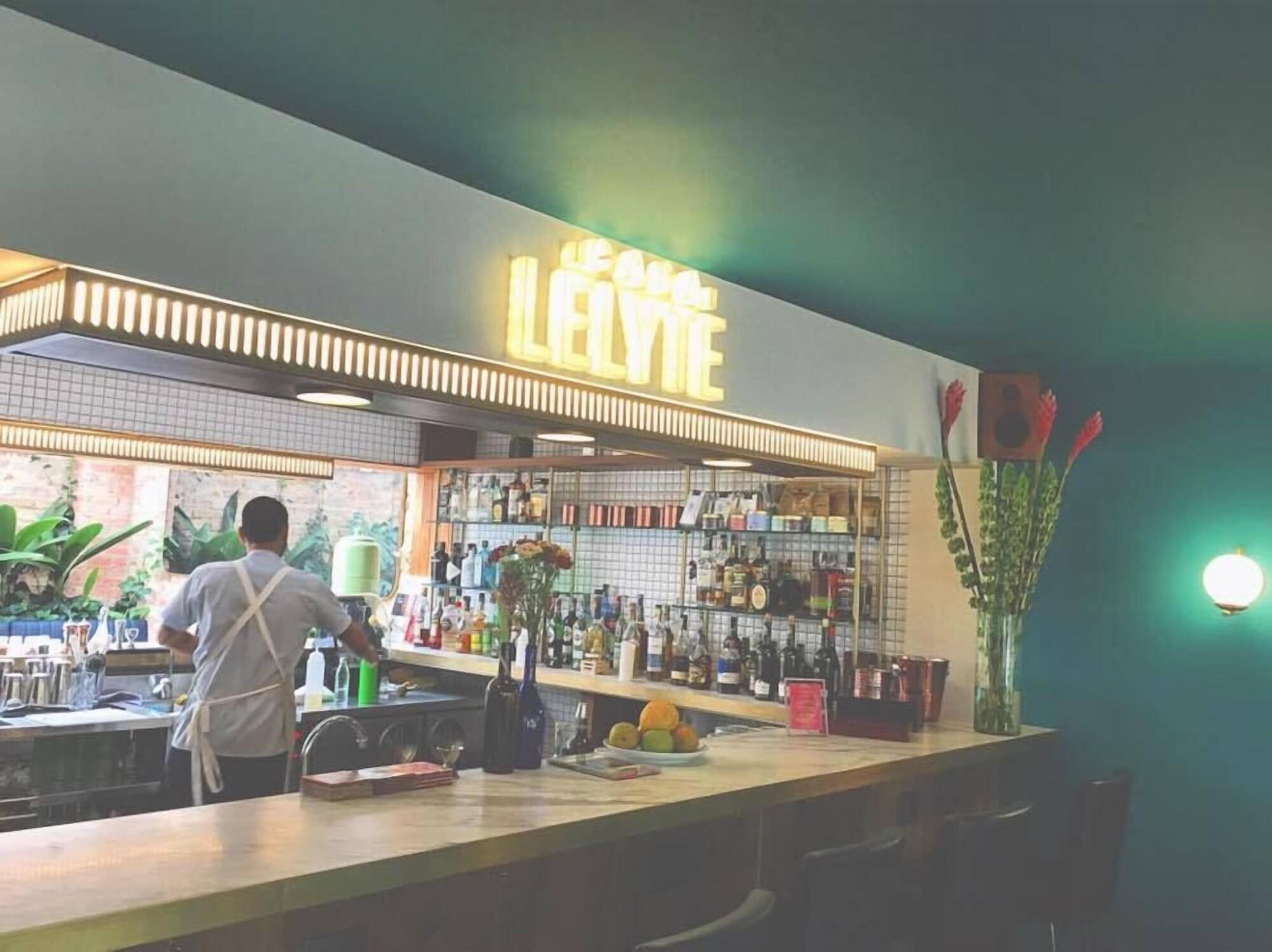 Bar/Salón Casa Lelyte