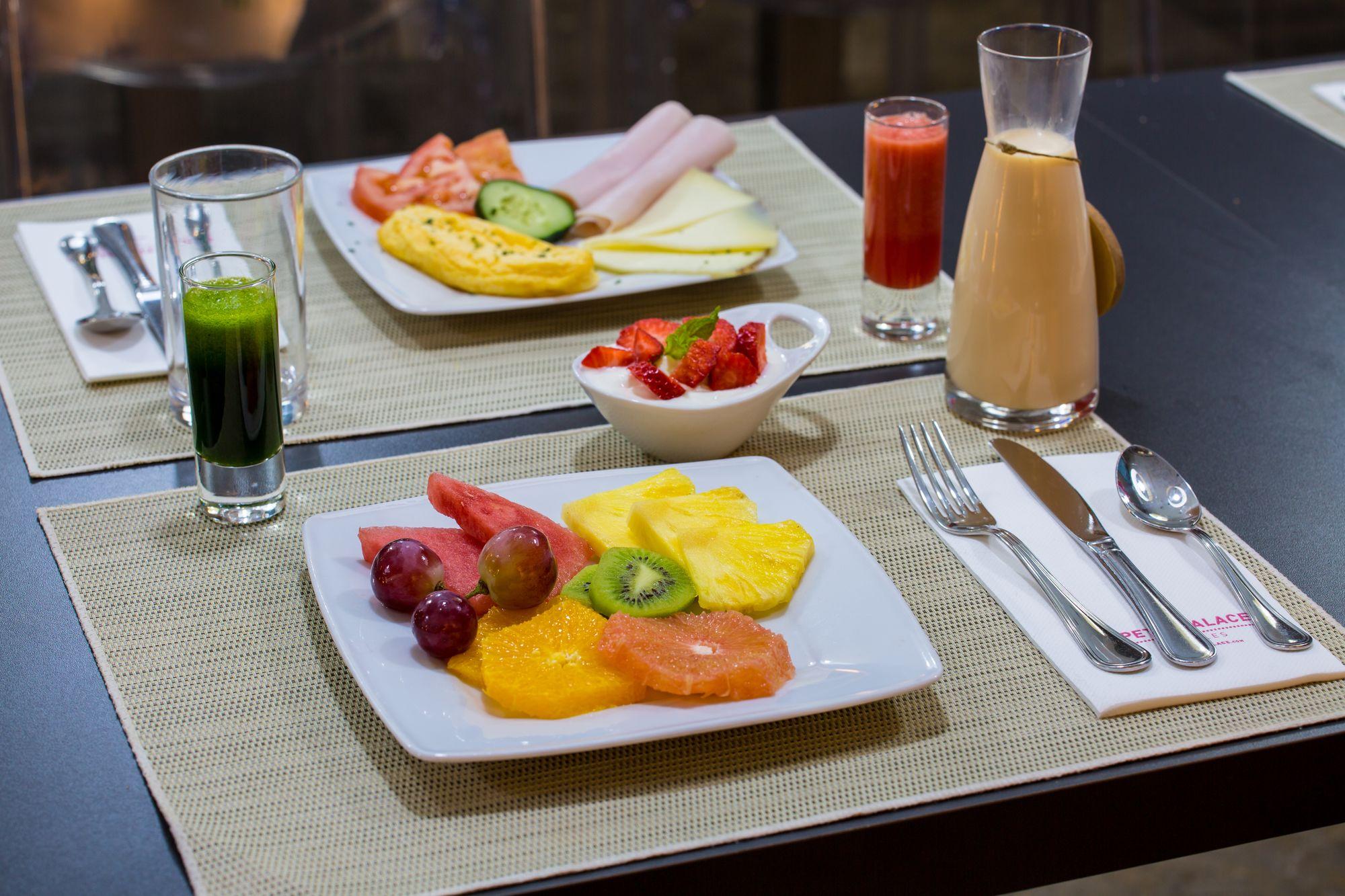 Restaurant Listening To The Rain Hall Inn