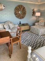Alquiler Vacacional - Roomy updated 1950’s cottage in the perfect spot on the island!