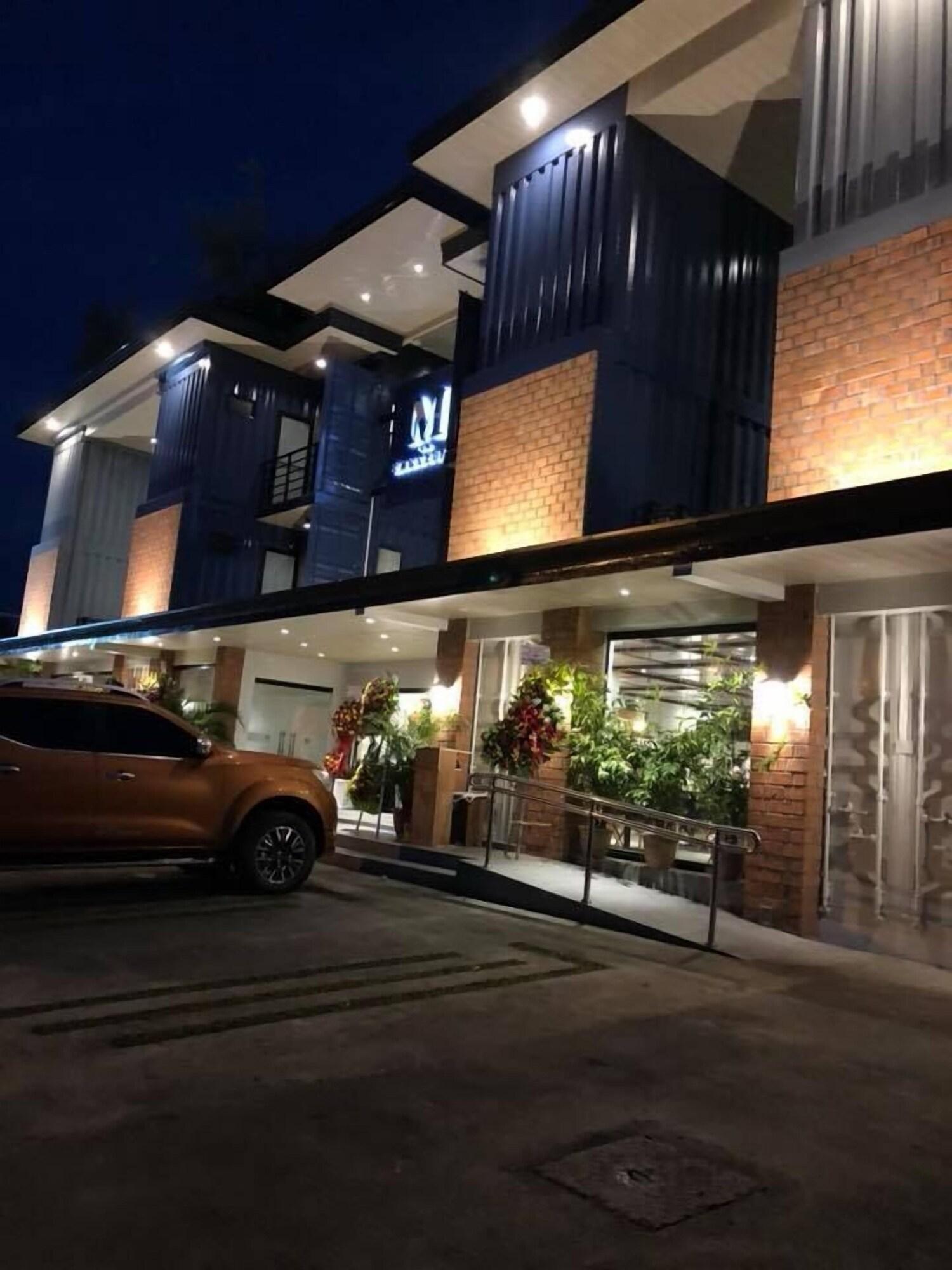 Vista Exterior The Madeline Boutique Hotel & Suites