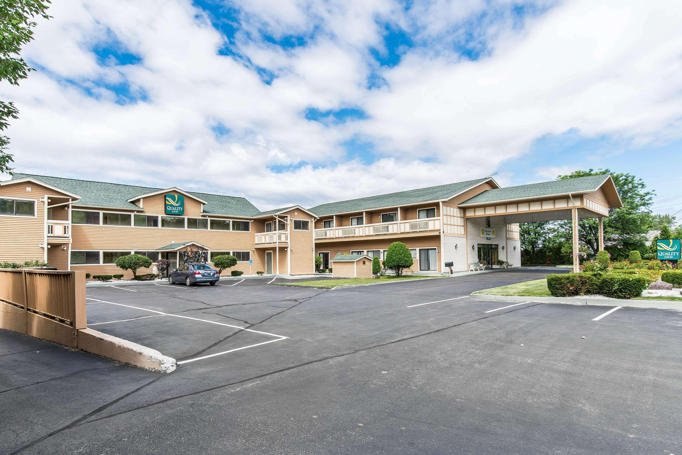 Vista Exterior Quality Inn Shelburne - Burlington