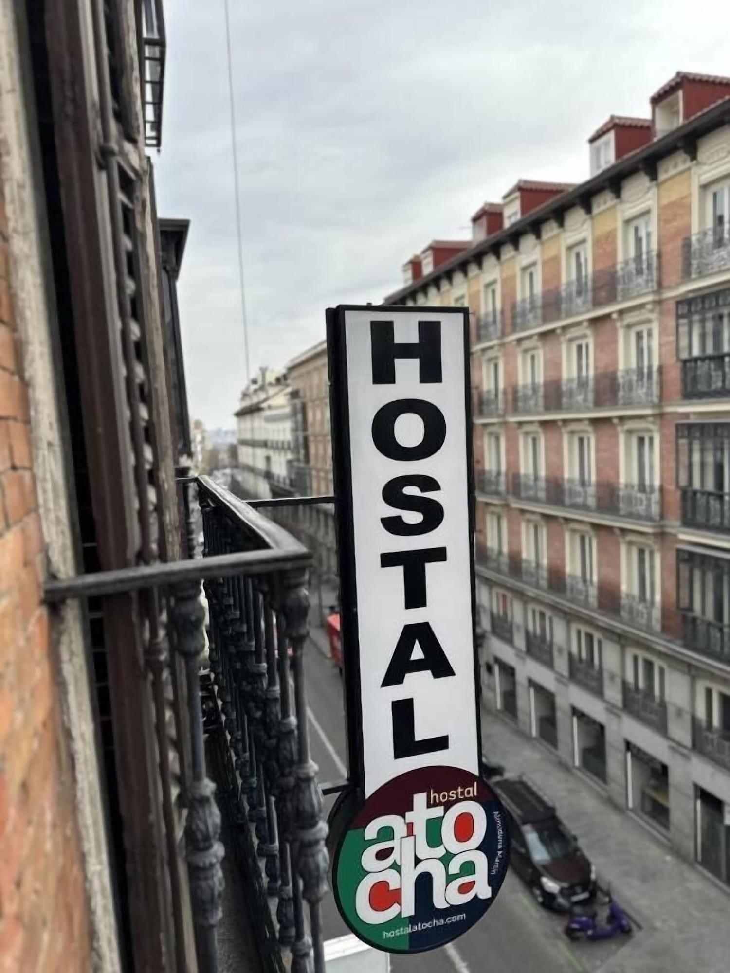 Vista Exterior Hostal Atocha Almudena Martin