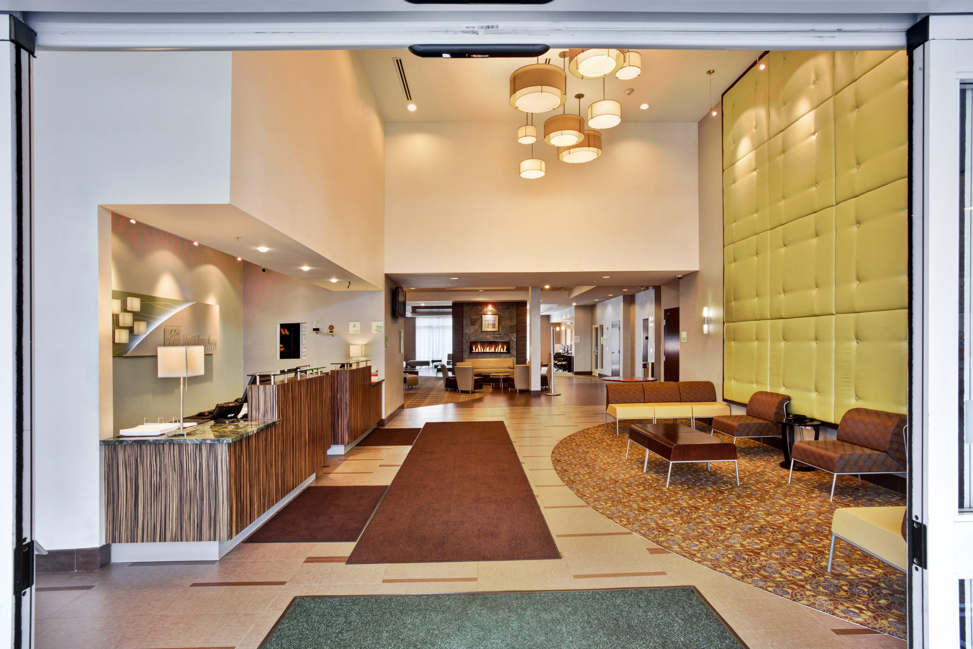 Vista Lobby Holiday Inn Detroit Metro Airport by IHG