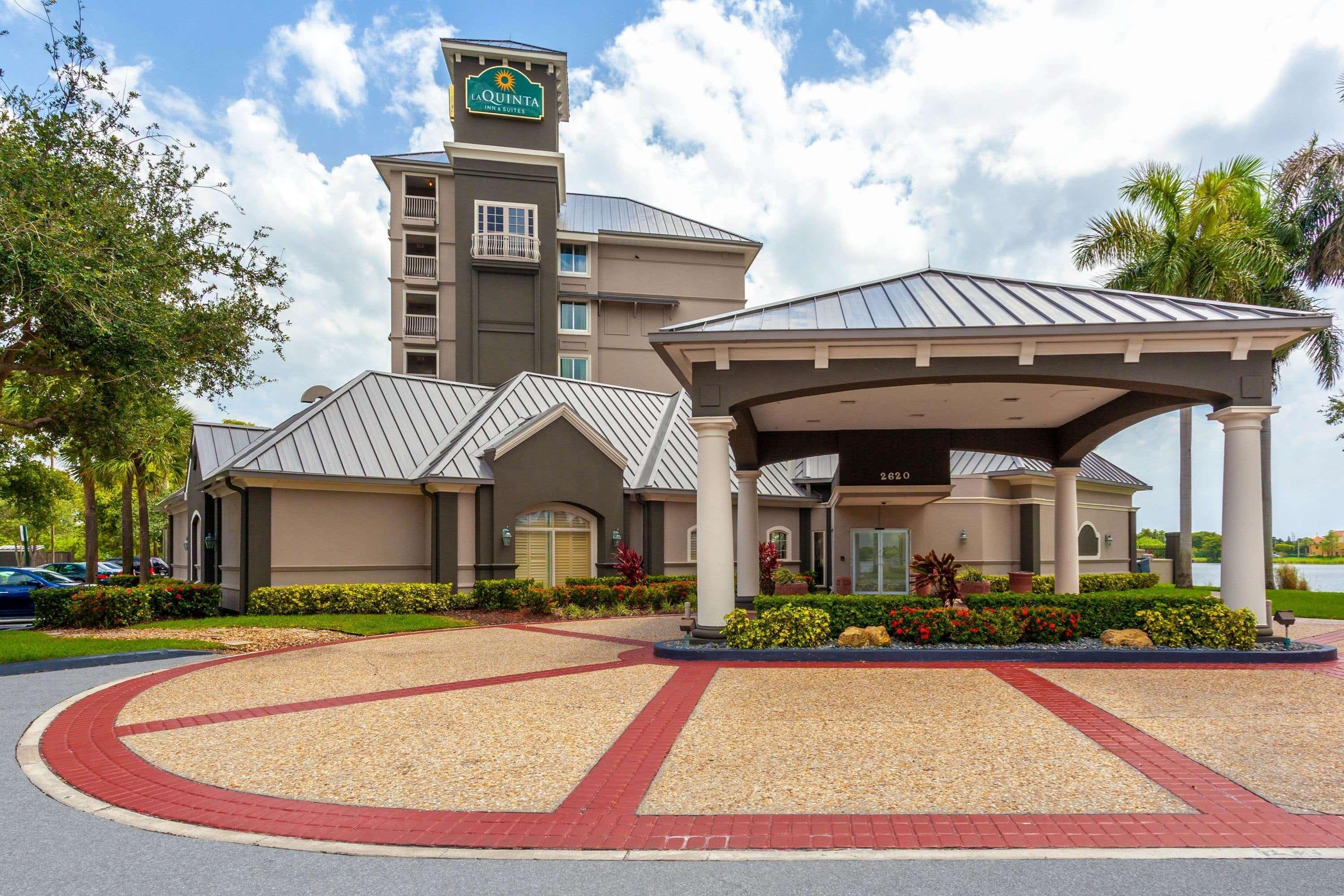 Vista Exterior La Quinta by Wyndham Ft. Lauderdale Airport