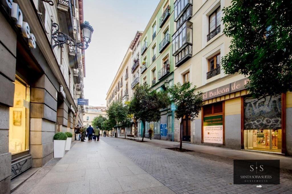 Varios Santa Sofia Suites