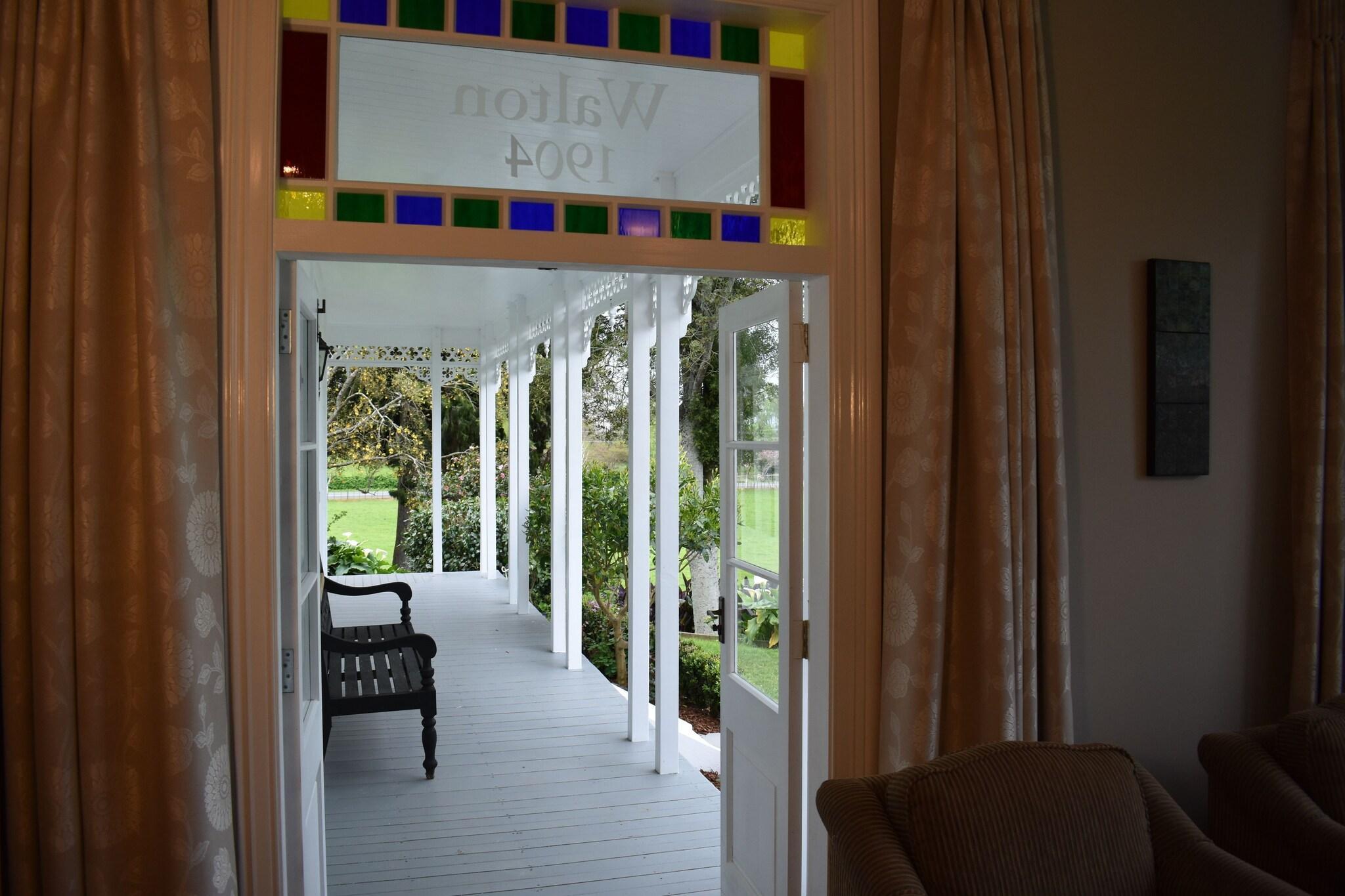 Vista Lobby Villa Walton