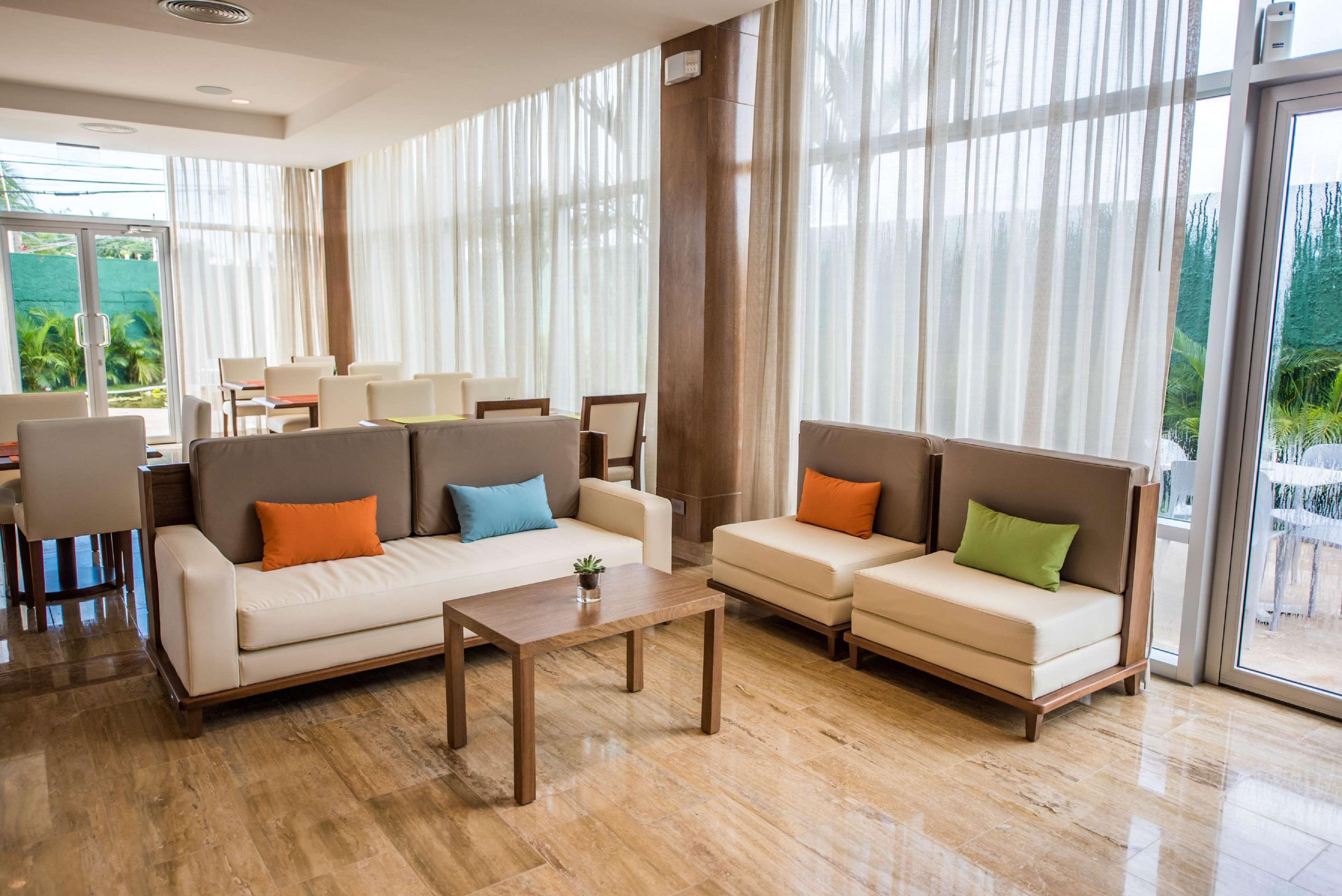 Vista Lobby Hampton by Hilton Santo Domingo Airport