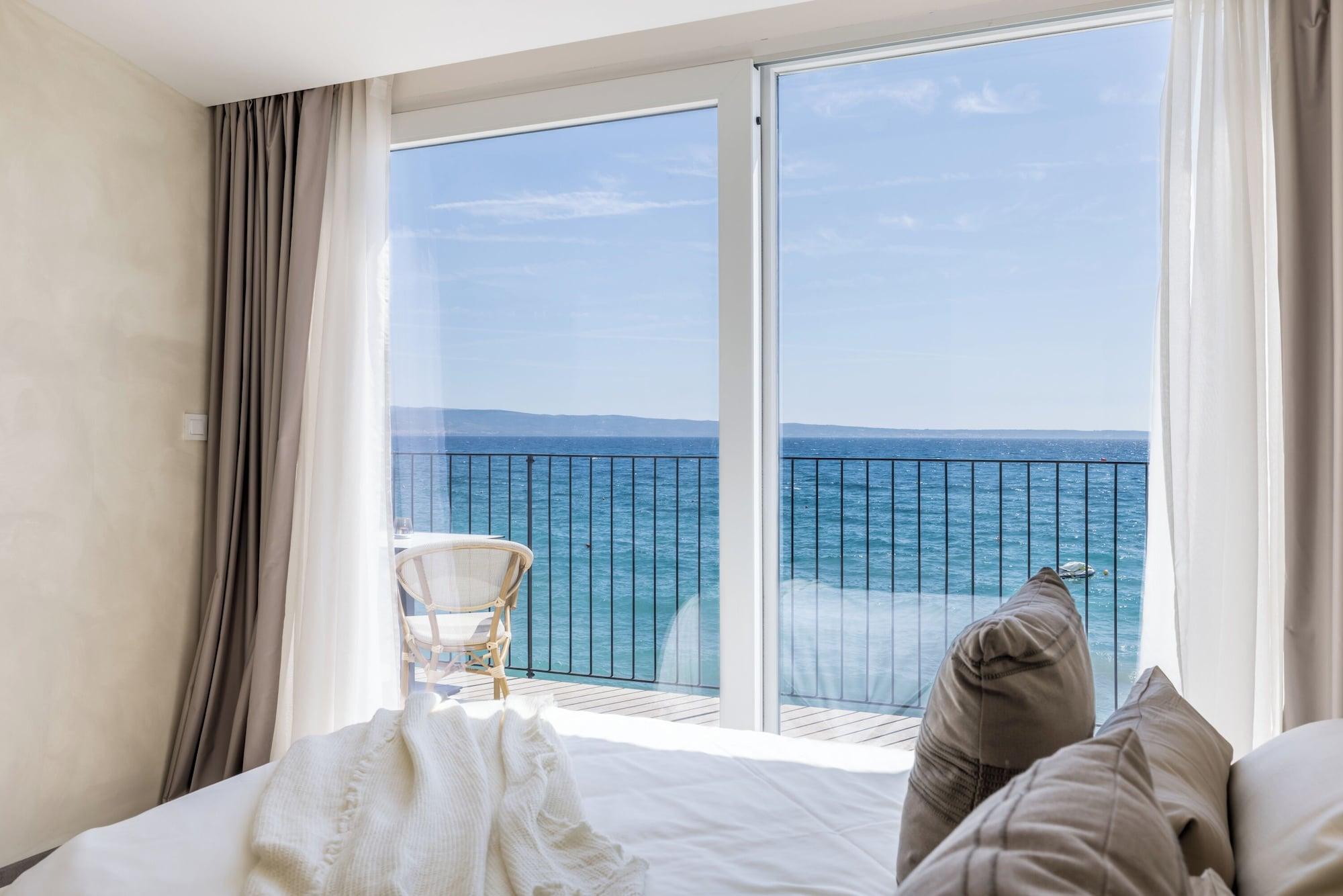 Varios Hotel Aria
