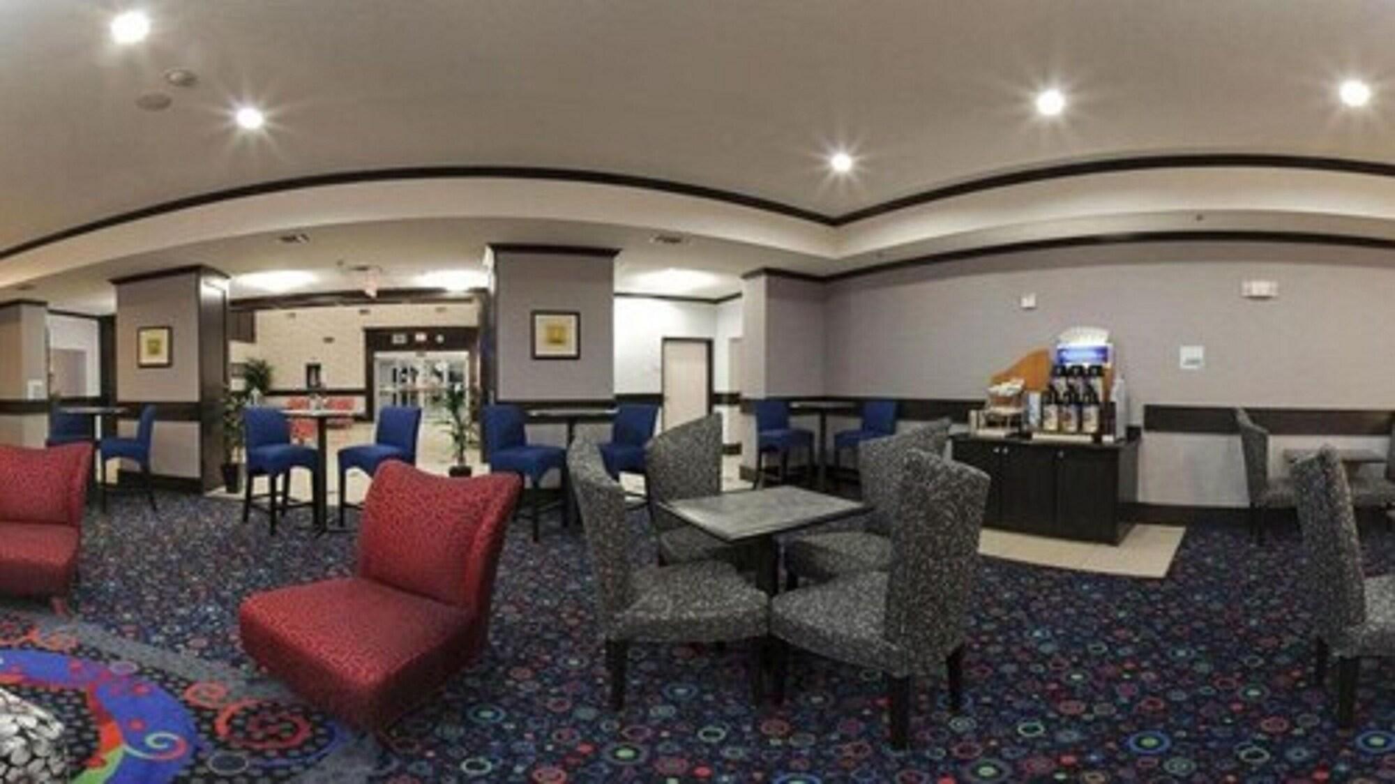 Vista Lobby Holiday Inn Express Hotel & Suites Graham by IHG