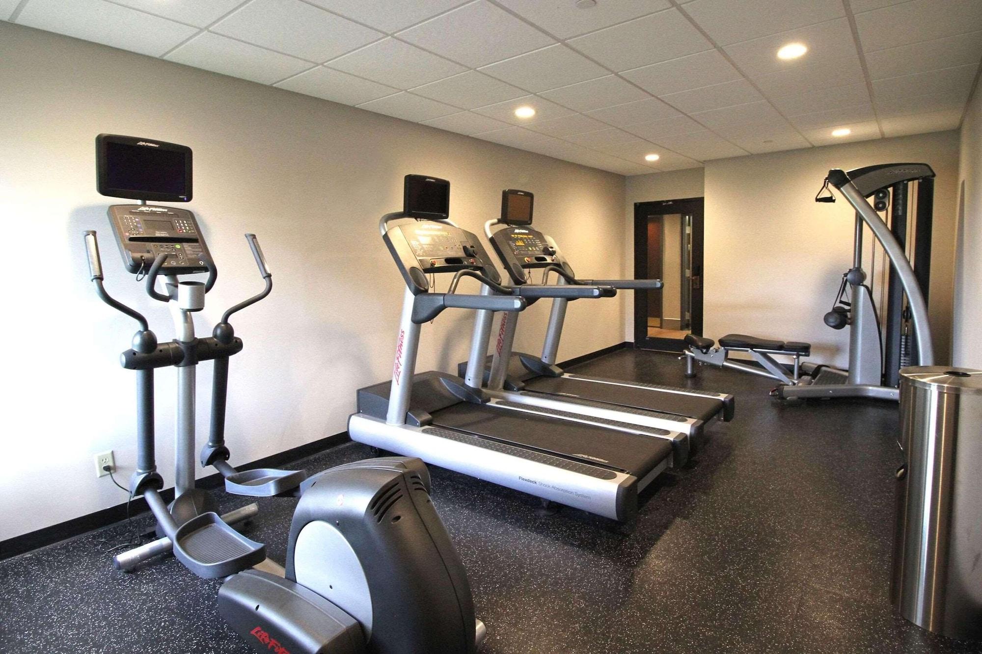 Gimnasio Country Inn & Suites by Radisson, Sandusky South, OH