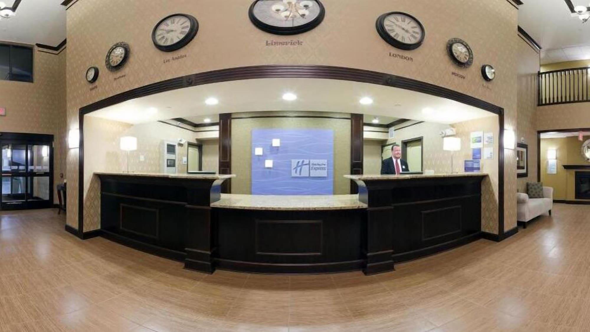 Vista Lobby Holiday Inn Express Hotel & Suites Limerick - Pottstown by IHG