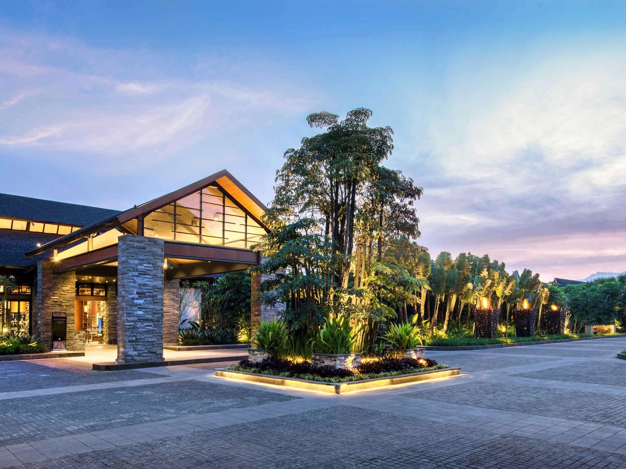 Vista Exterior Pullman Ciawi Vimala Hills Resort