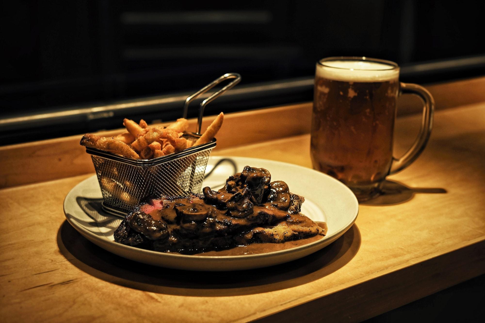 Restaurant iHOTEL & Conference Center Red Deer