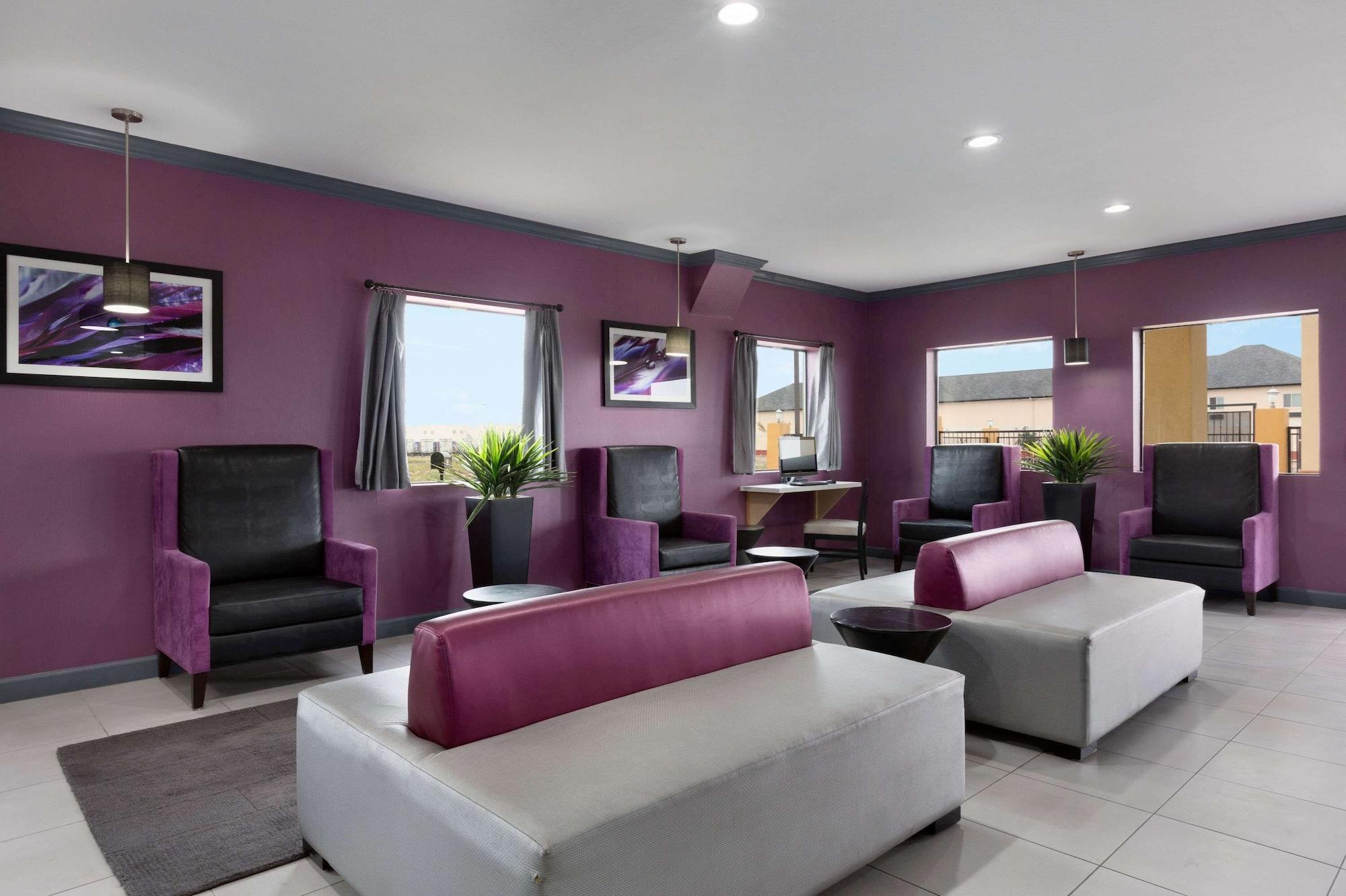 Vista Lobby Days Inn by Wyndham Odessa