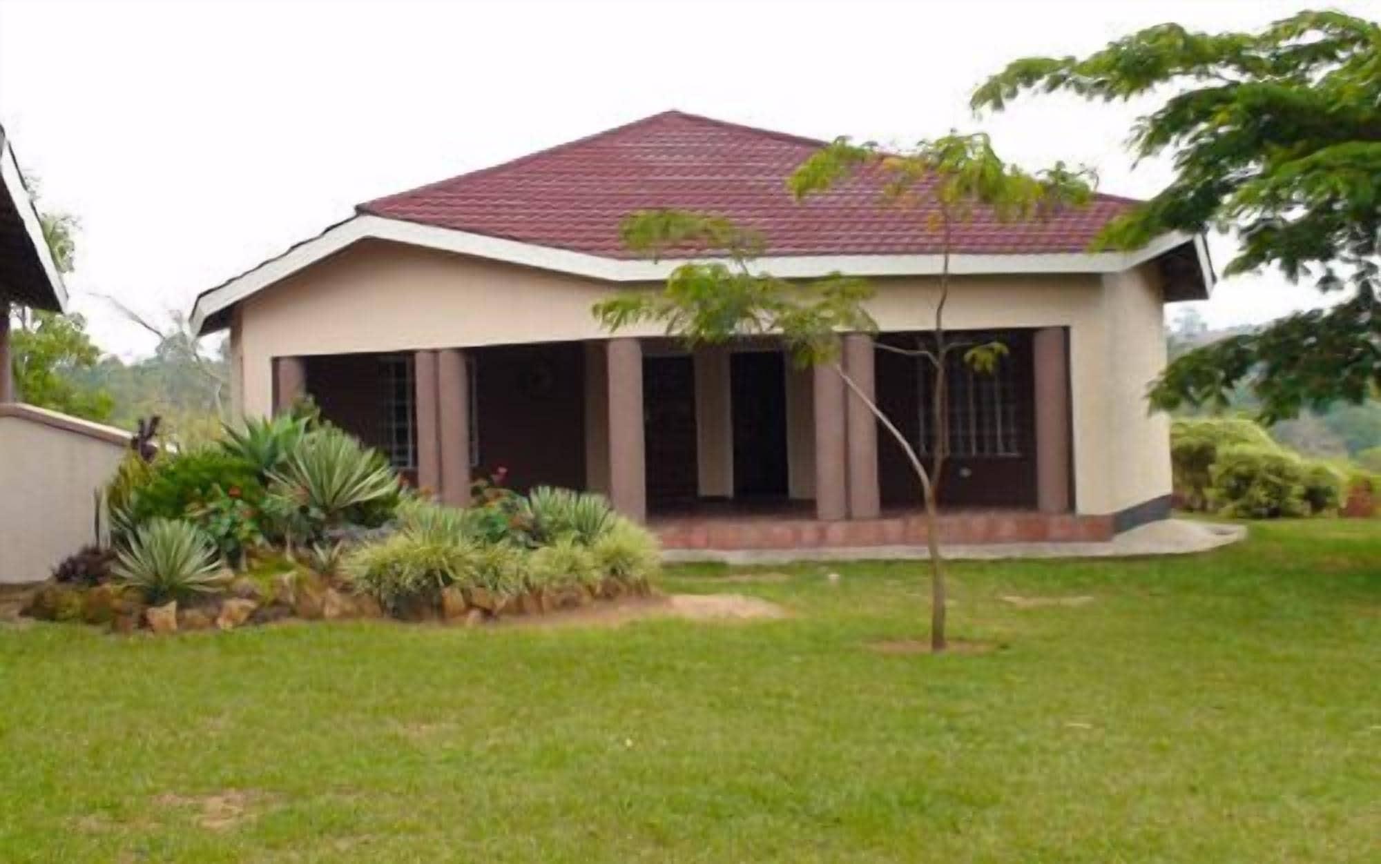 Varios Palm Valley Lodge