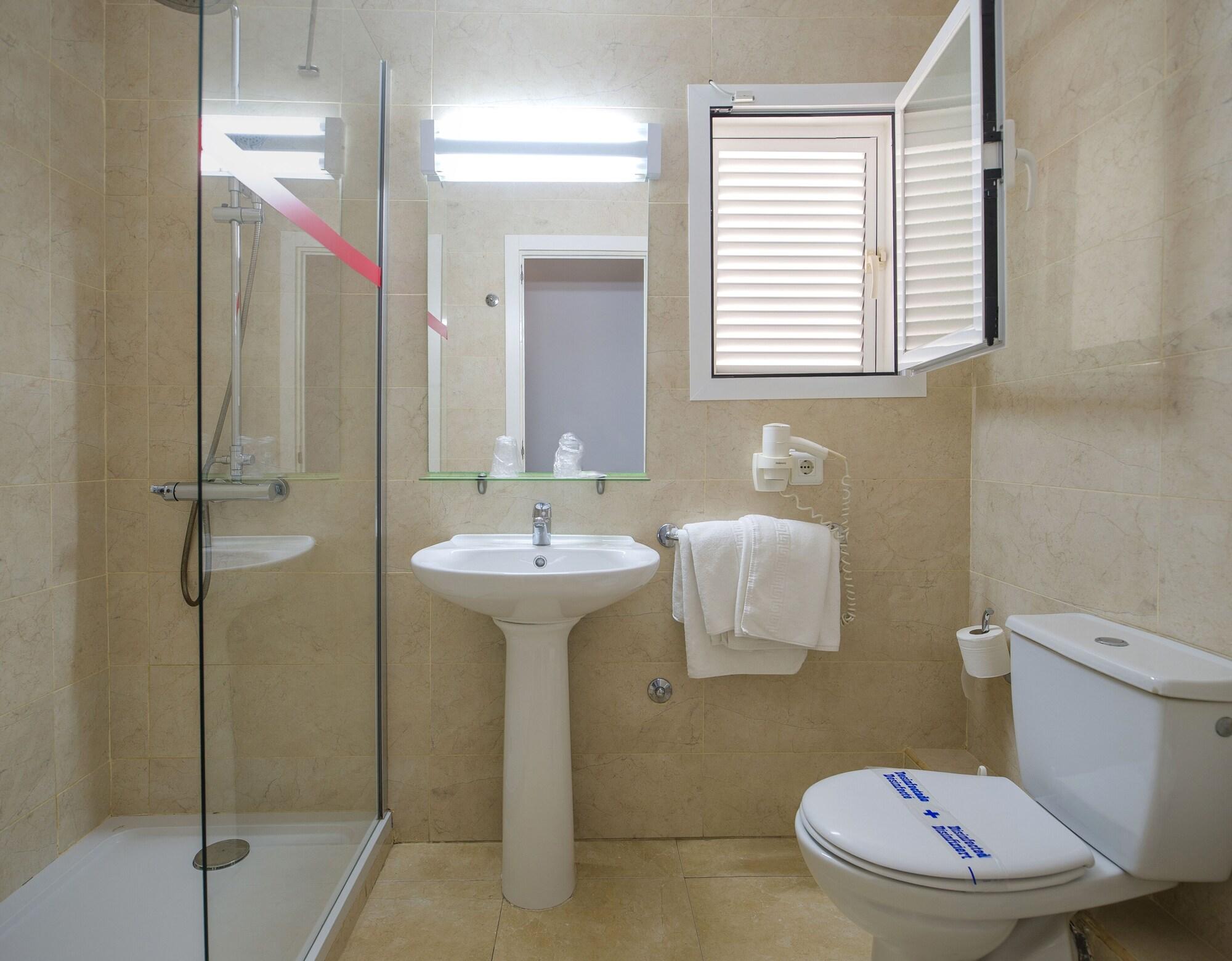 Equipamiento de Habitación Hostal Costa Blanca