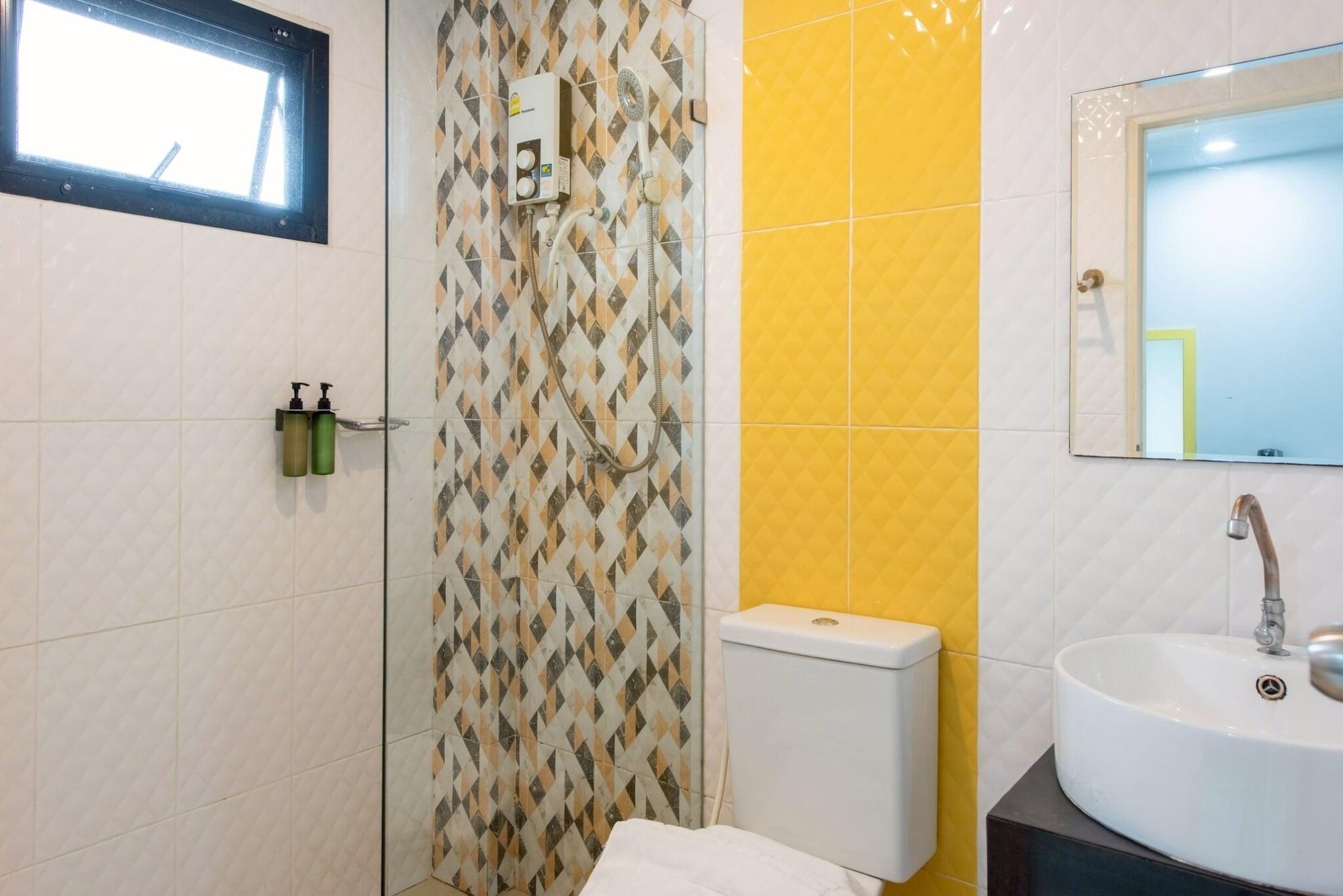 Equipamiento de Habitación Riski Residence Bangbuathong