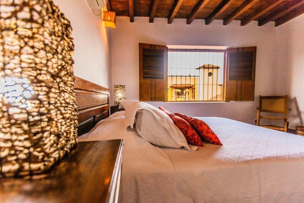 Varios La Casa Amarilla