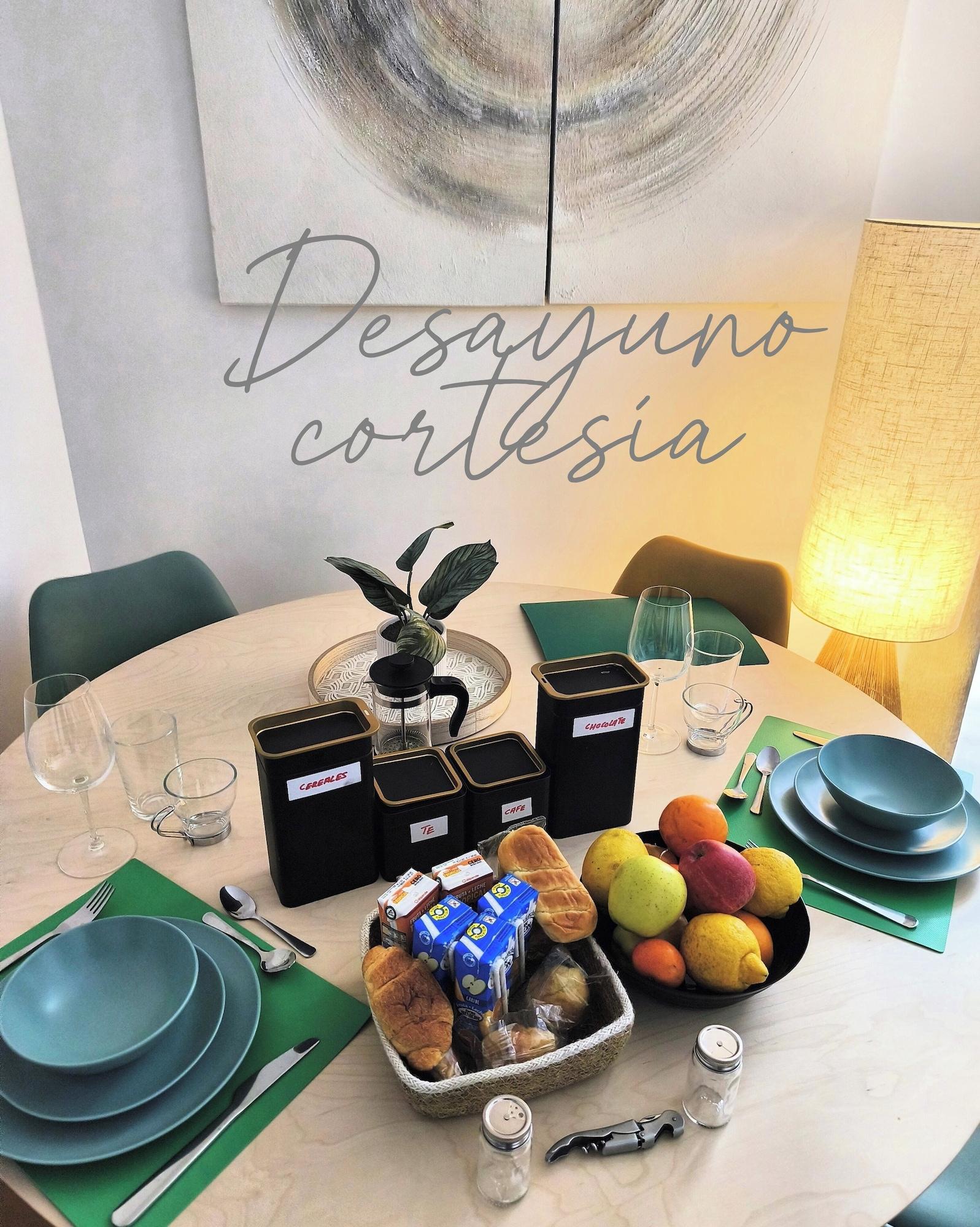 Restaurant APARTAHOTEL MADRID URBAN SUITES - EDIFICIO EXCLUSIVO - 7 Apartments Boutique Full Equiped