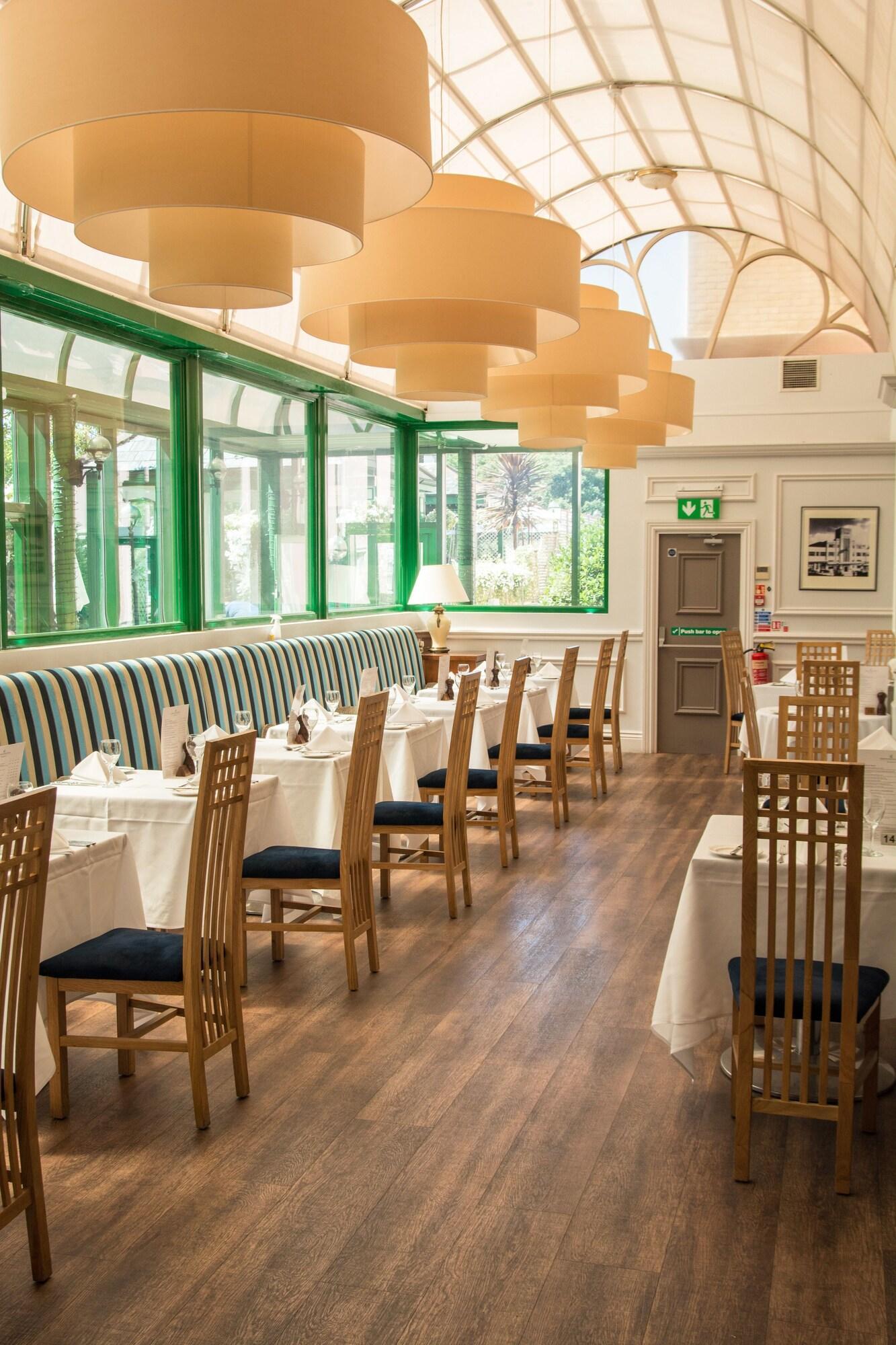 Restaurant The Norfolk Royale Hotel