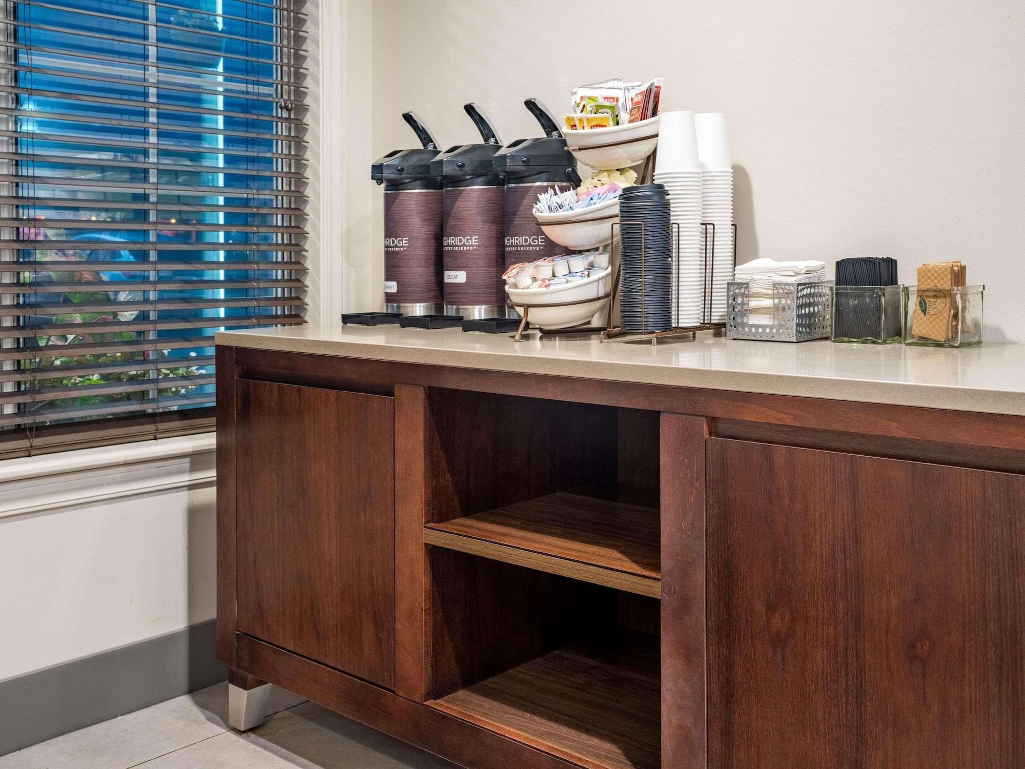 Restaurant Country Inn & Suites by Radisson, Toledo, OH