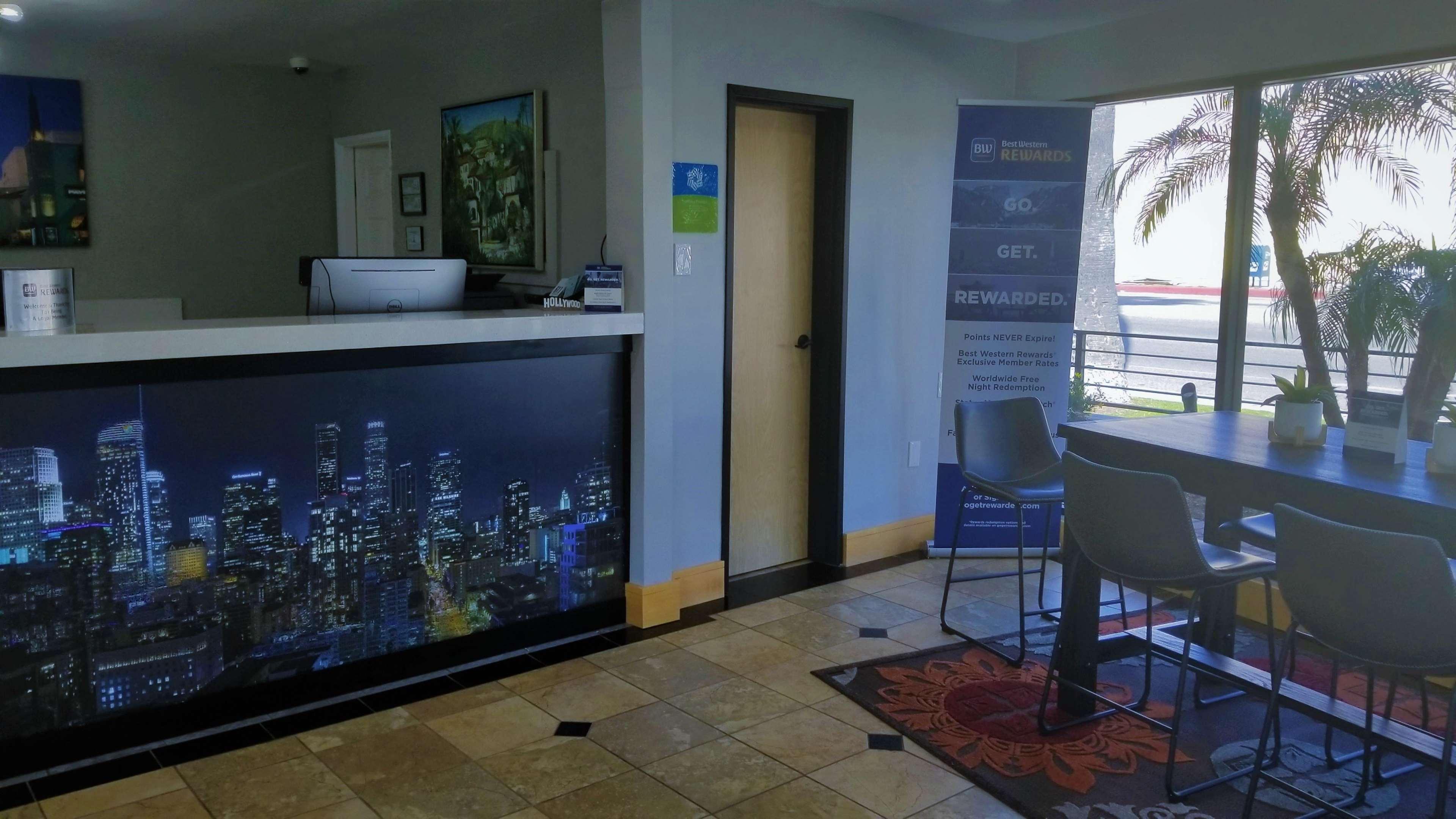 Vista Lobby Sunset West Hotel, SureStay Collection by Best Wes