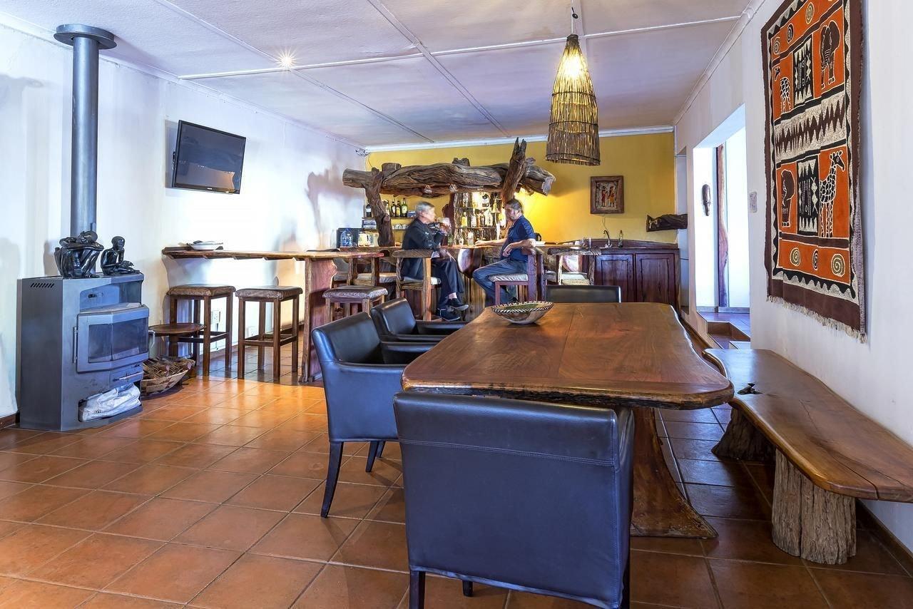 Bar/Salón Trans Kalahari Inn
