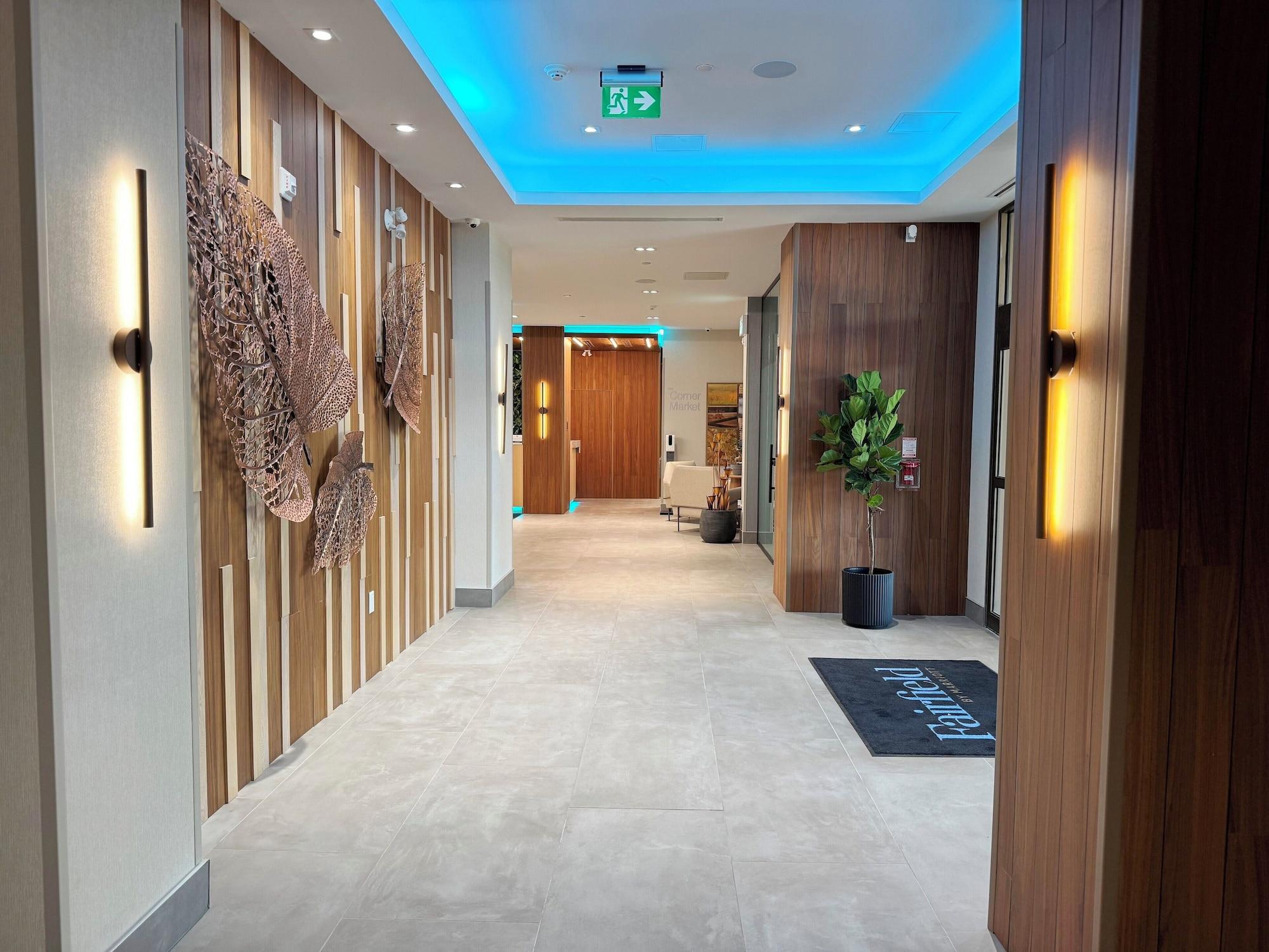 Vista Lobby Newmarket Hotel & Suites