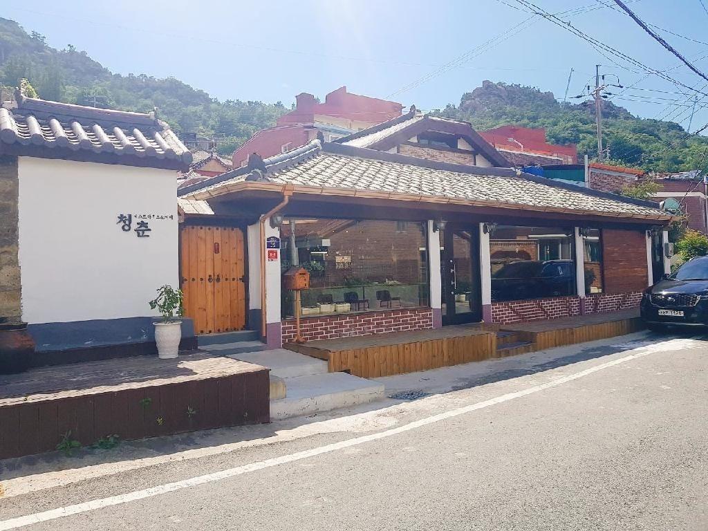 Vista Exterior Springtime Guest House