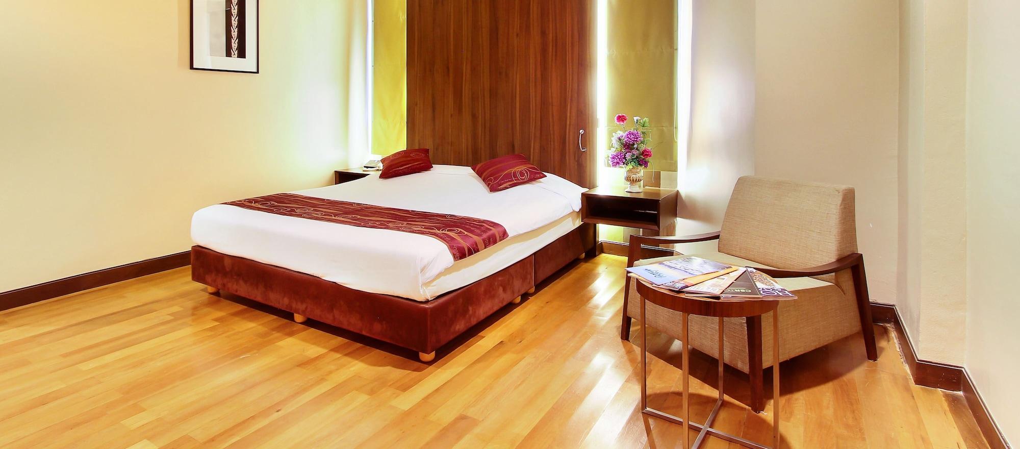 Varios Bally Suite Silom