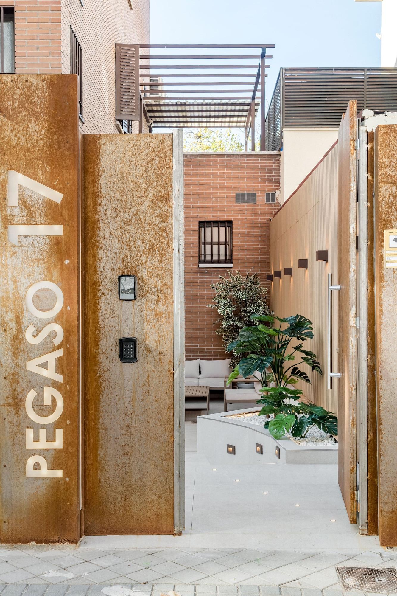 Vista Exterior Square Rooms by Charming