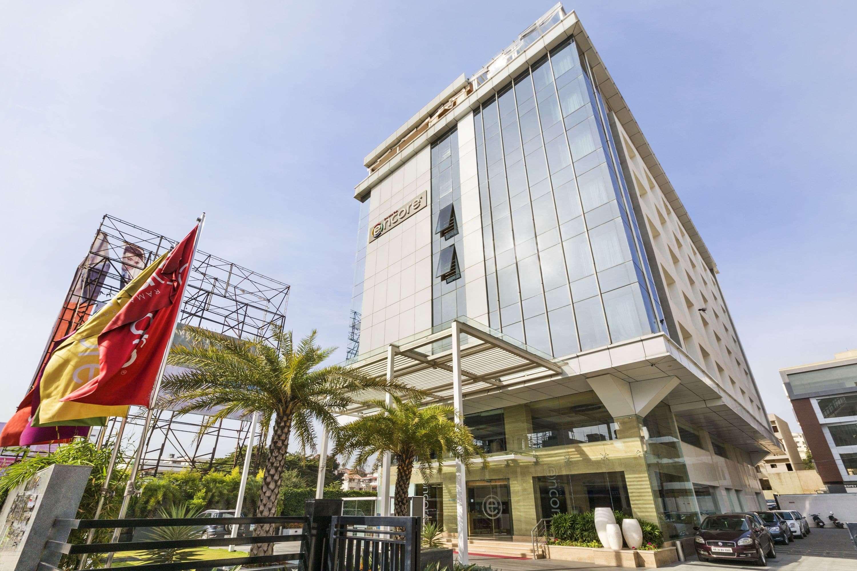 Vista Exterior Ramada Encore Domlur Bangalore