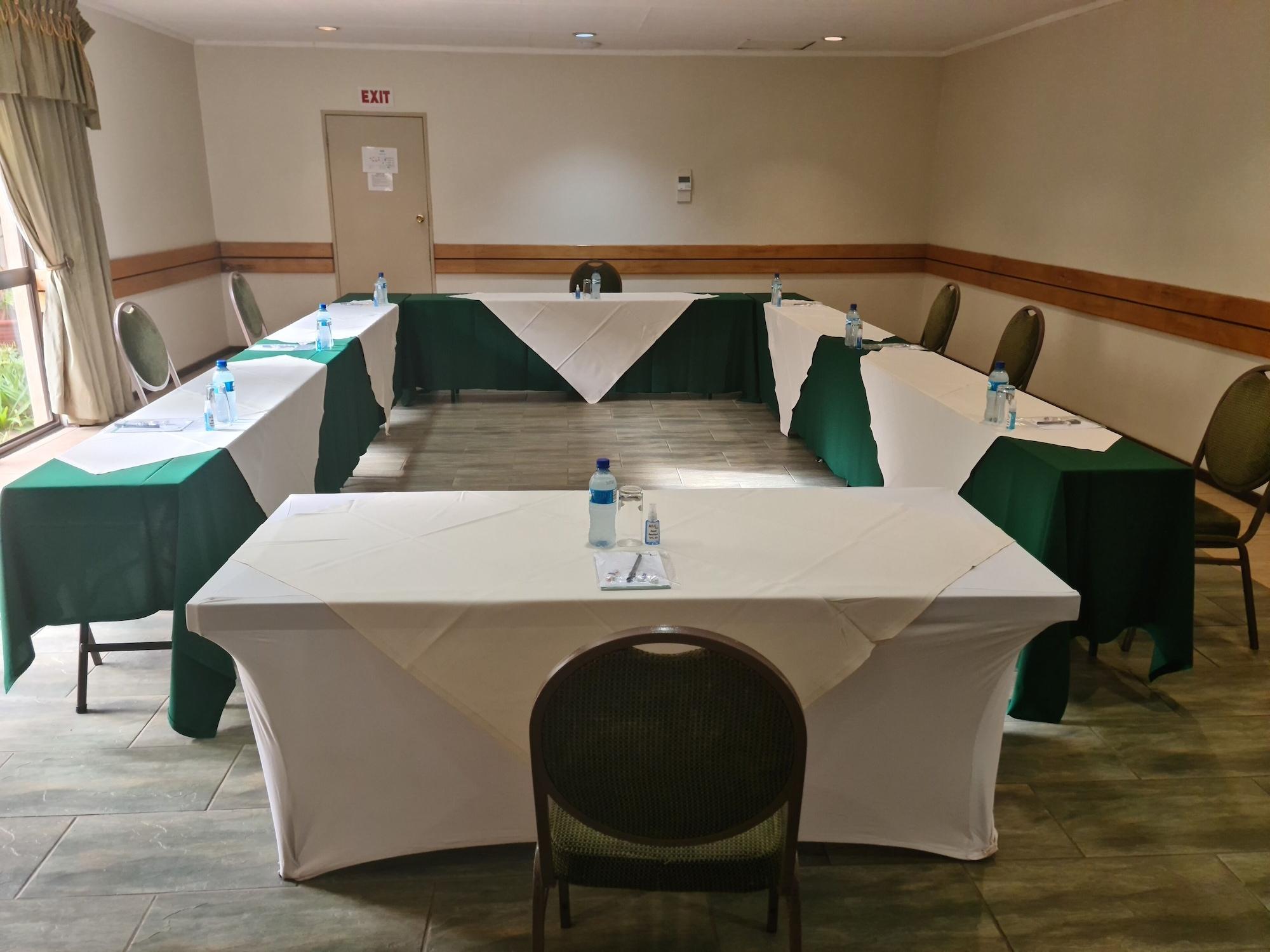 Centro de Negocios Midway Inn