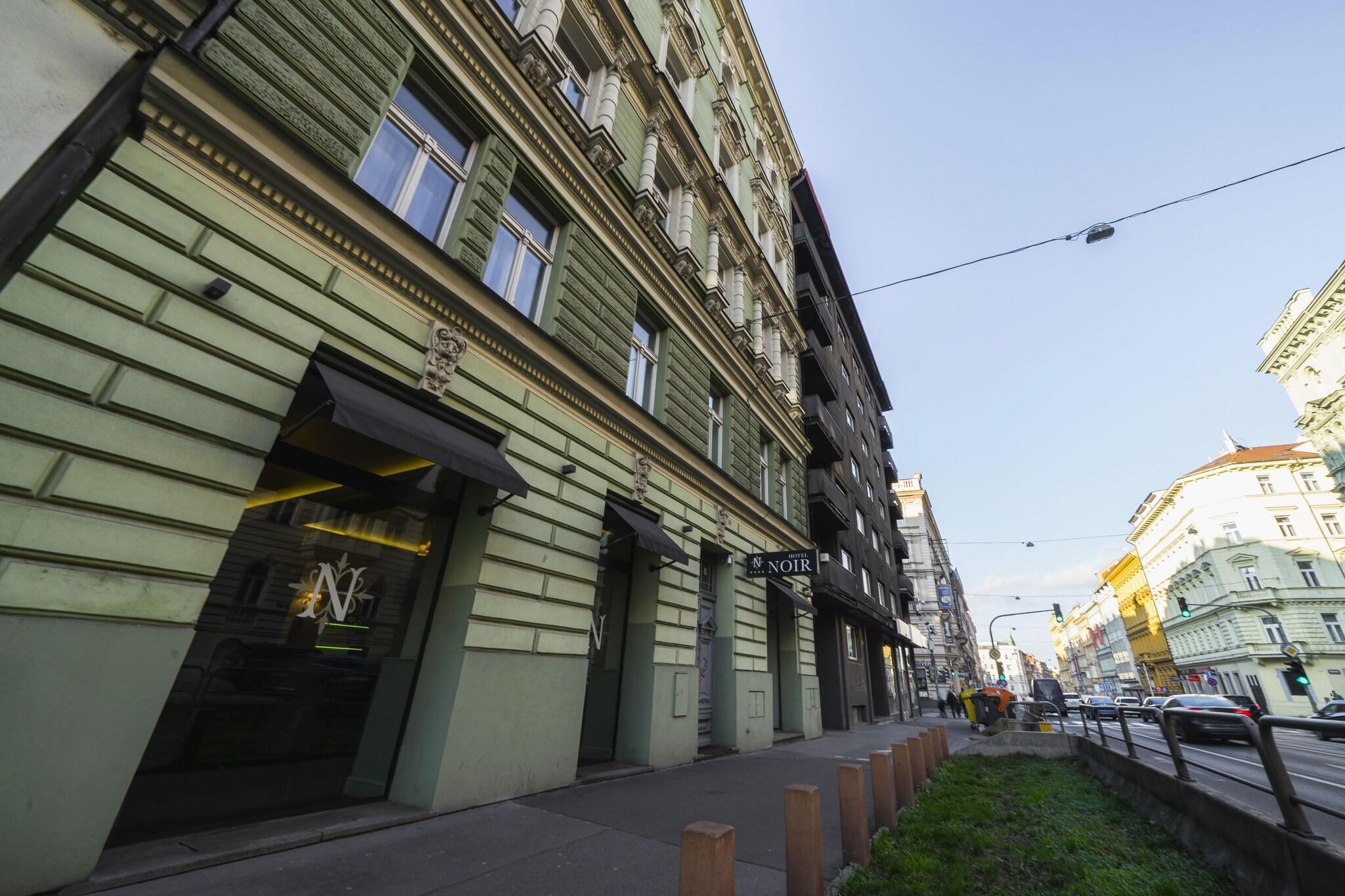 Vista Exterior Hotel Noir